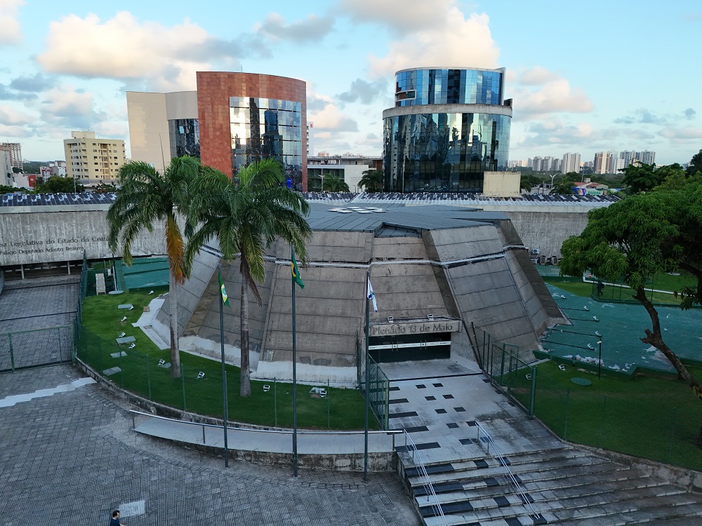 Vista externa do Plenário 13 de Maio da Alece