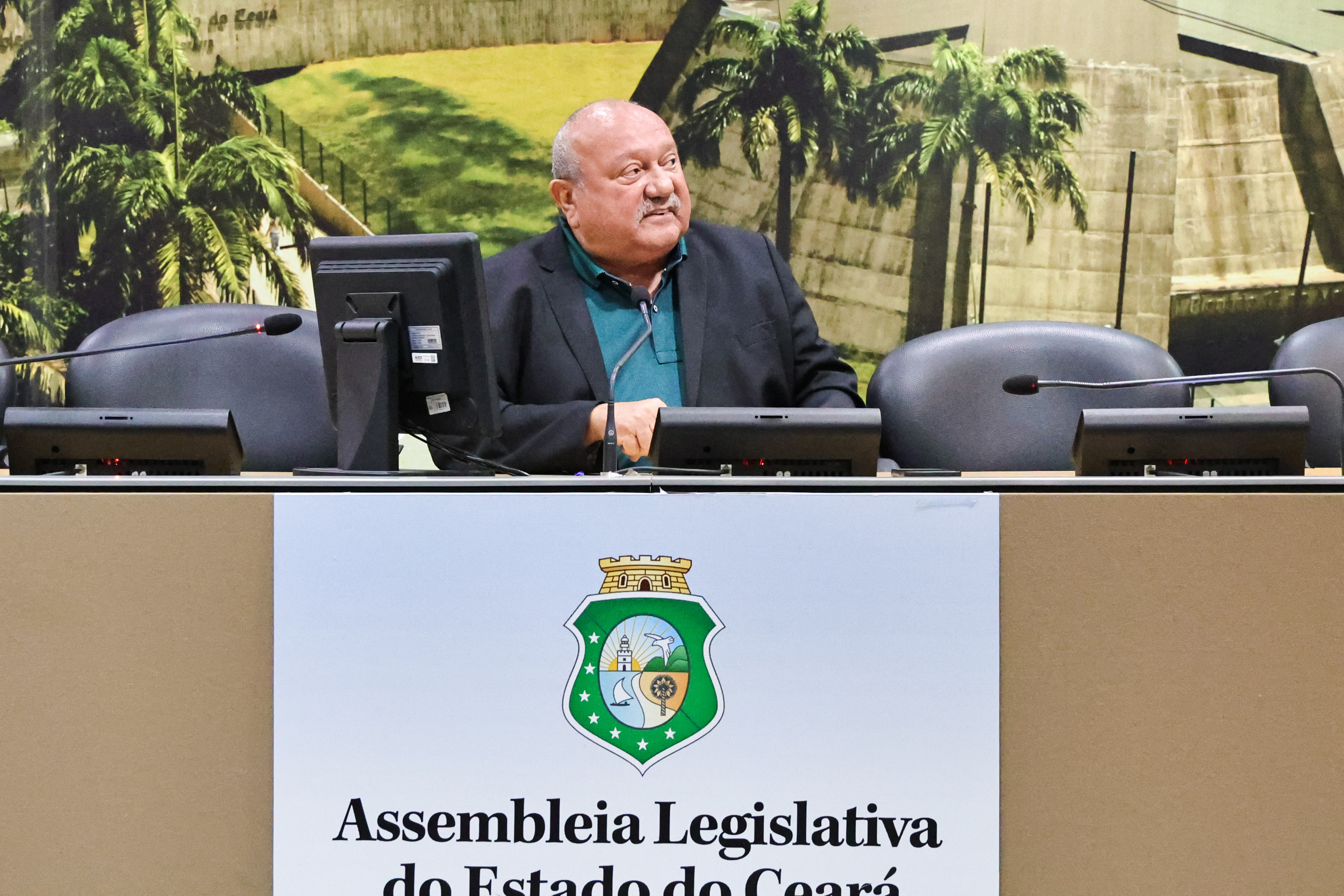 Reunião foi presidida pelo deputado Fernando Hugo (PSD)