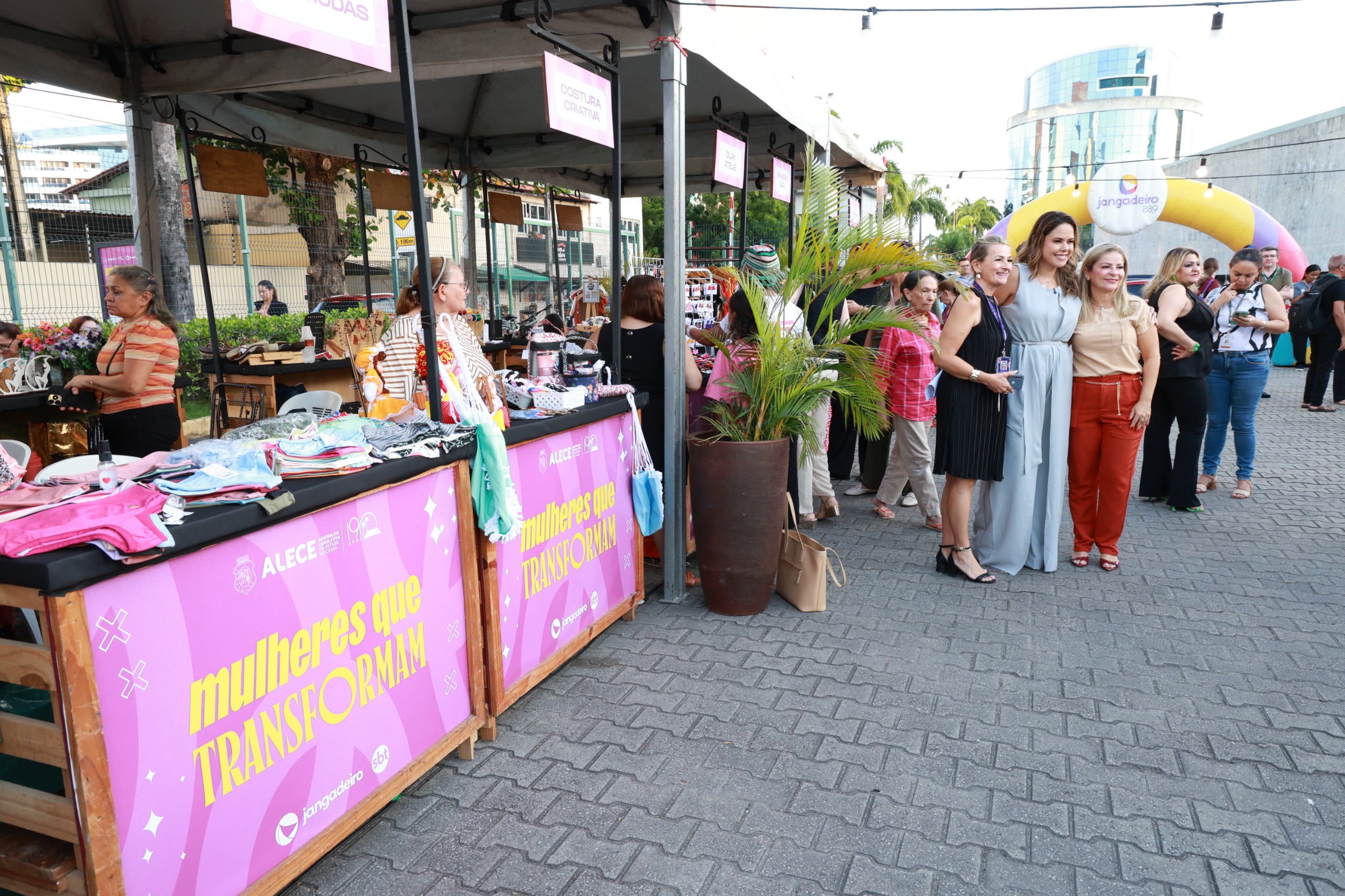 Alece sedia feira para mulheres empreendedoras