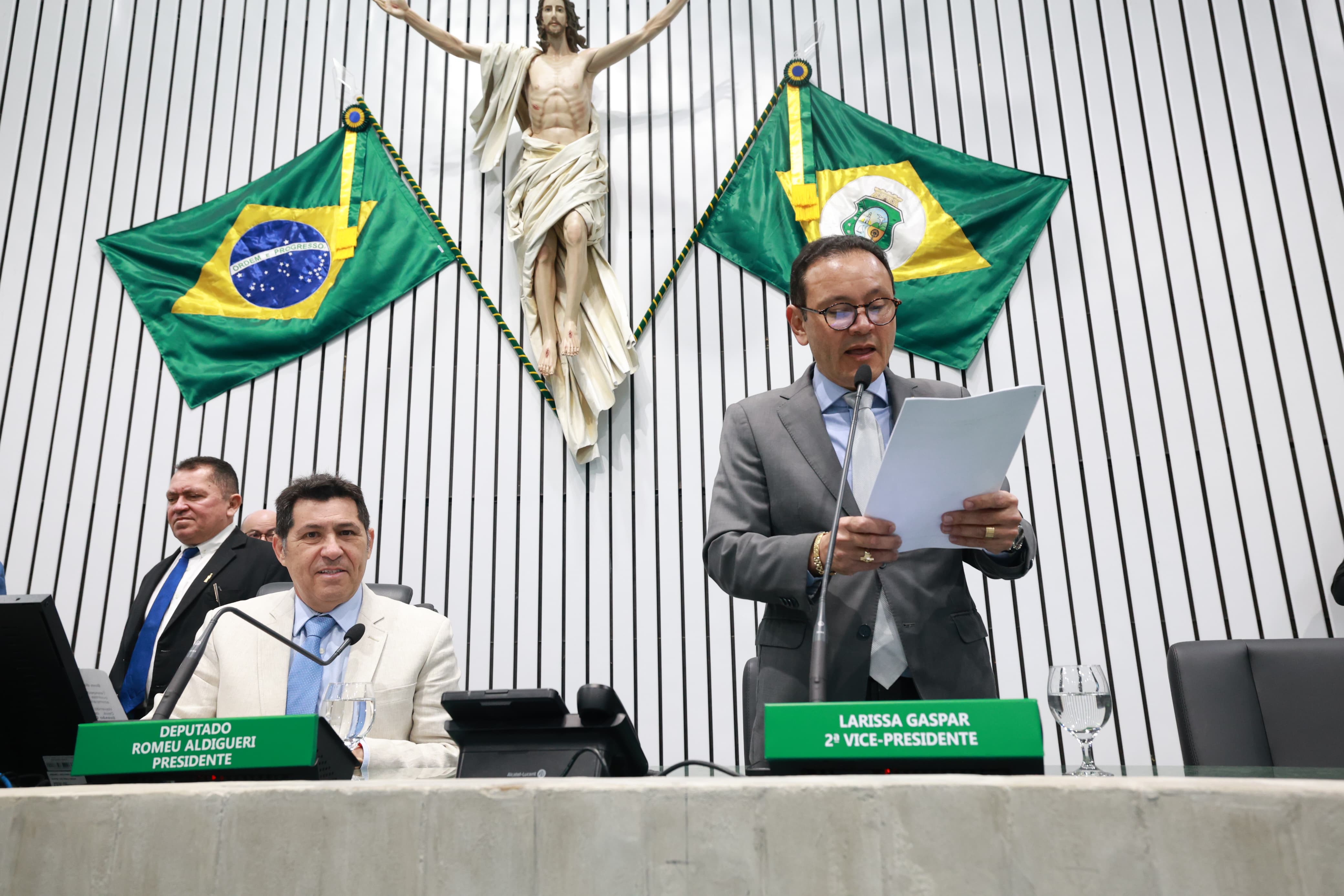 O deputado Stuart Castro (Avante) realizou a leitura dos projetos em tramitação