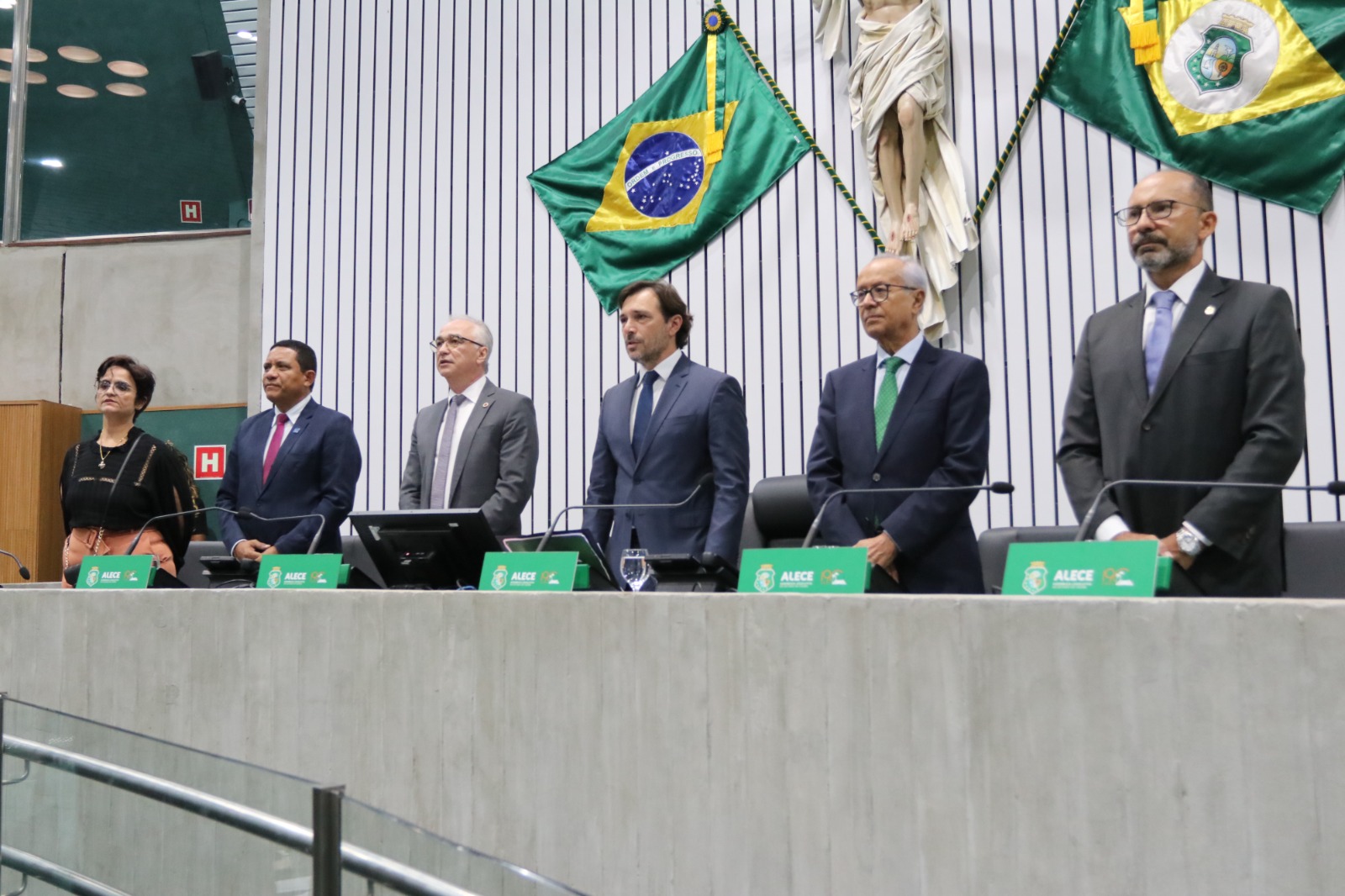 Trajetória do cirurgião Valdester Cavalcante é enaltecida em sessão solene na Alece