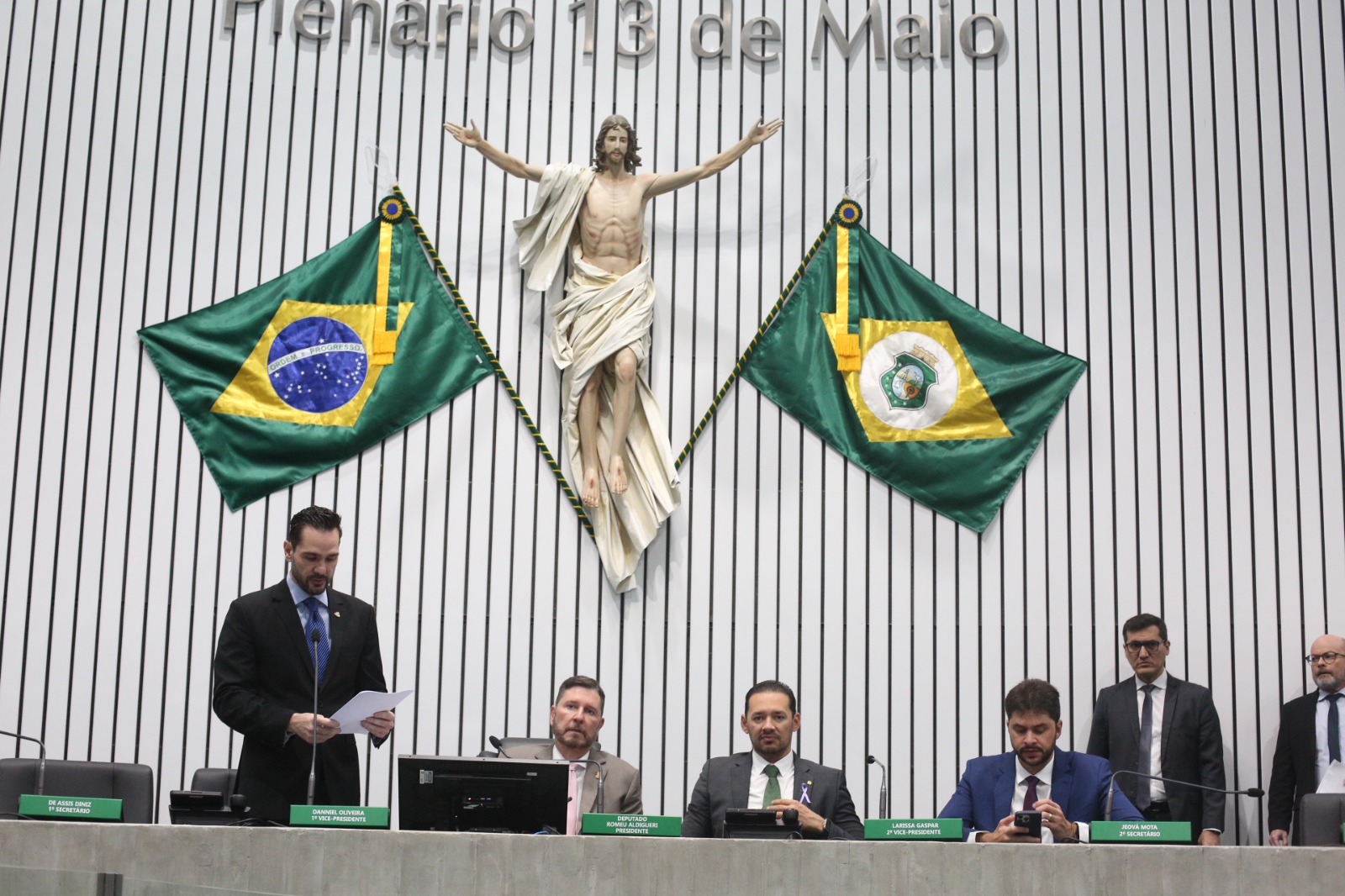 O deputado Guilherme Bismarck (PSB) leu os projetos que iniciaram a tramitar na Casa