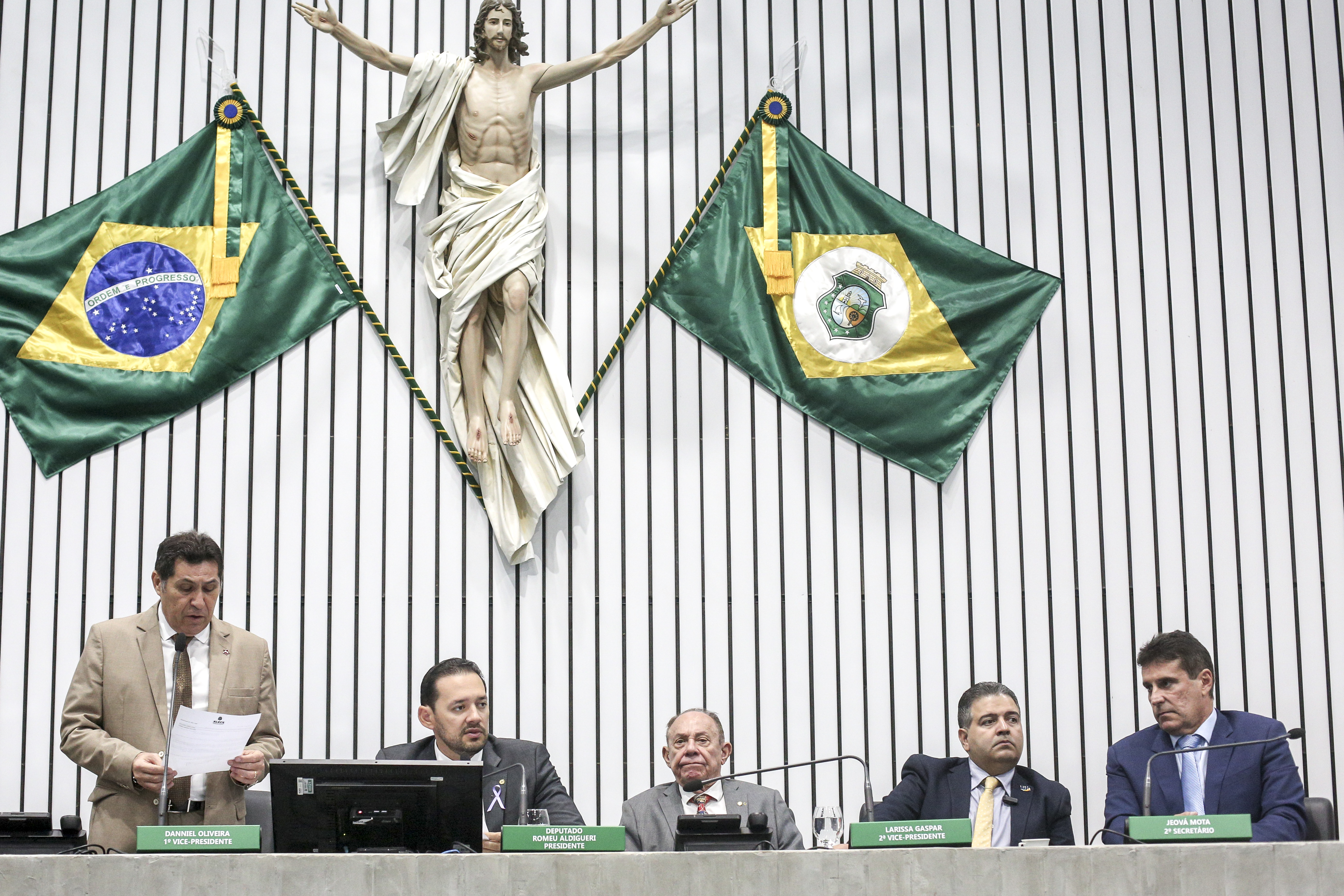 Alece aprova nesta quarta dois projetos do Executivo e 19 de parlamentares
