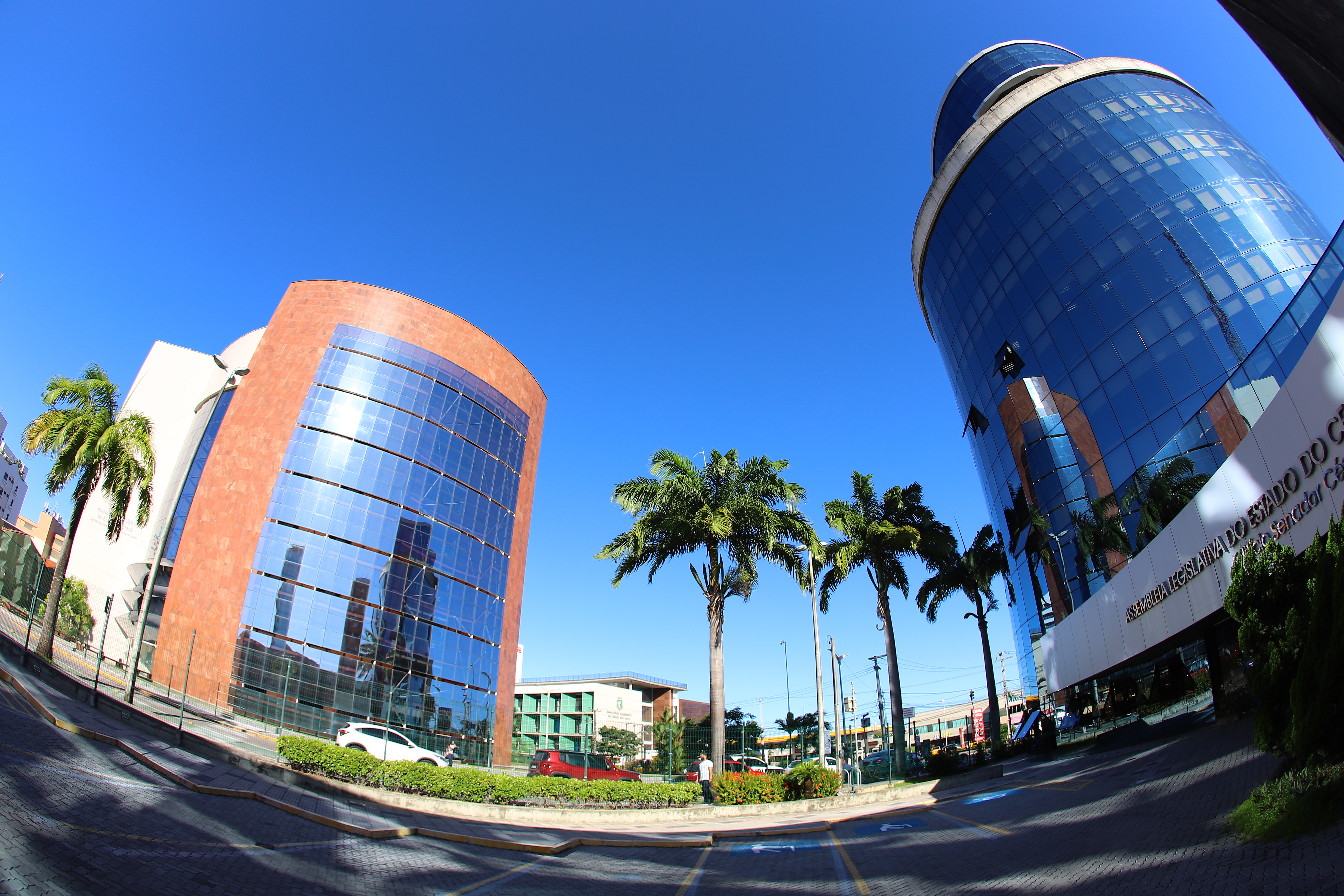 Alece entrega Medalha 13 de Maio ao desembargador Durval Aires Filho em sessão solene nesta sexta