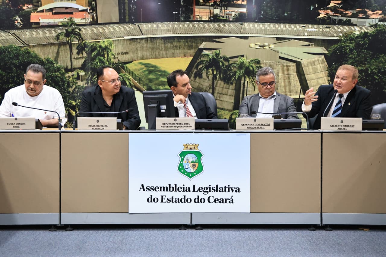 Demandas e desafios das rádios comunitárias são debatidos na Alece