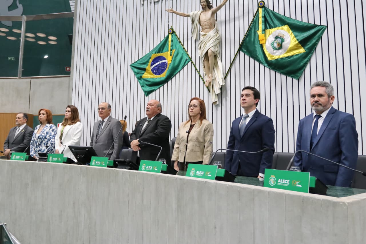 Sessão solene foi realizada no Plenário 13 de Maio
