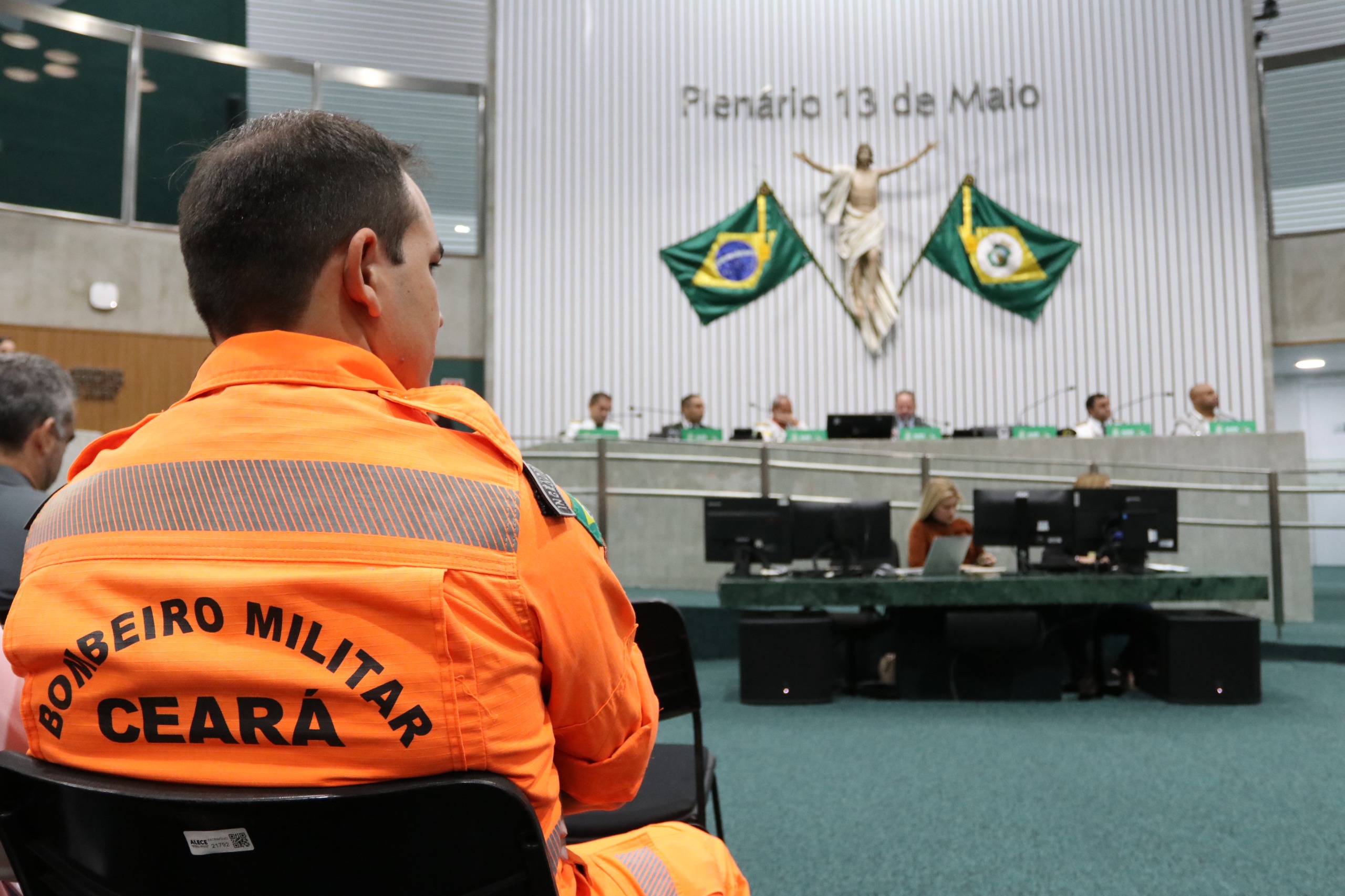 Sessão solene foi realizada no Plenário 13 de Maio