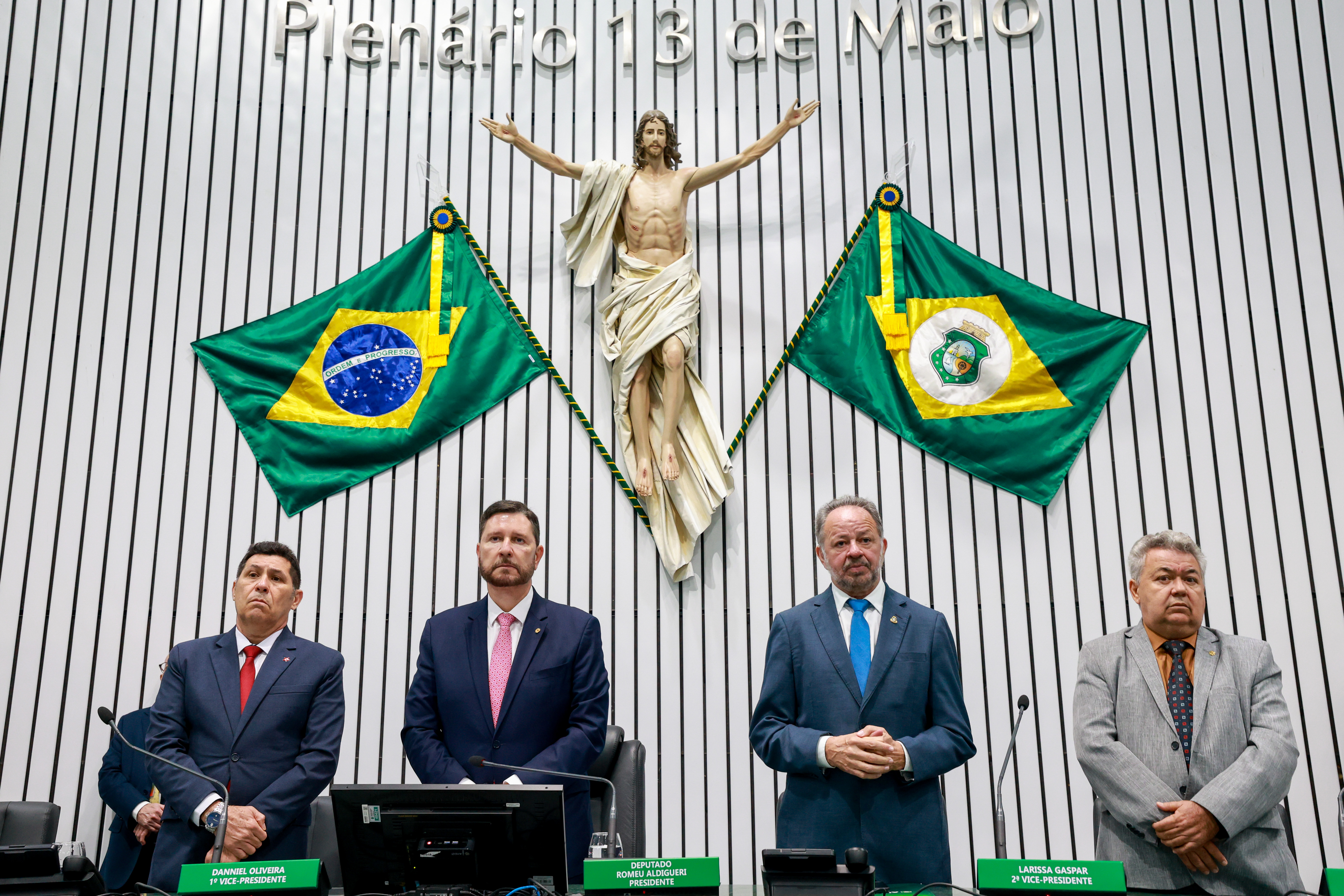 Os parlamentares lamentaram as mortes dos comunicadores