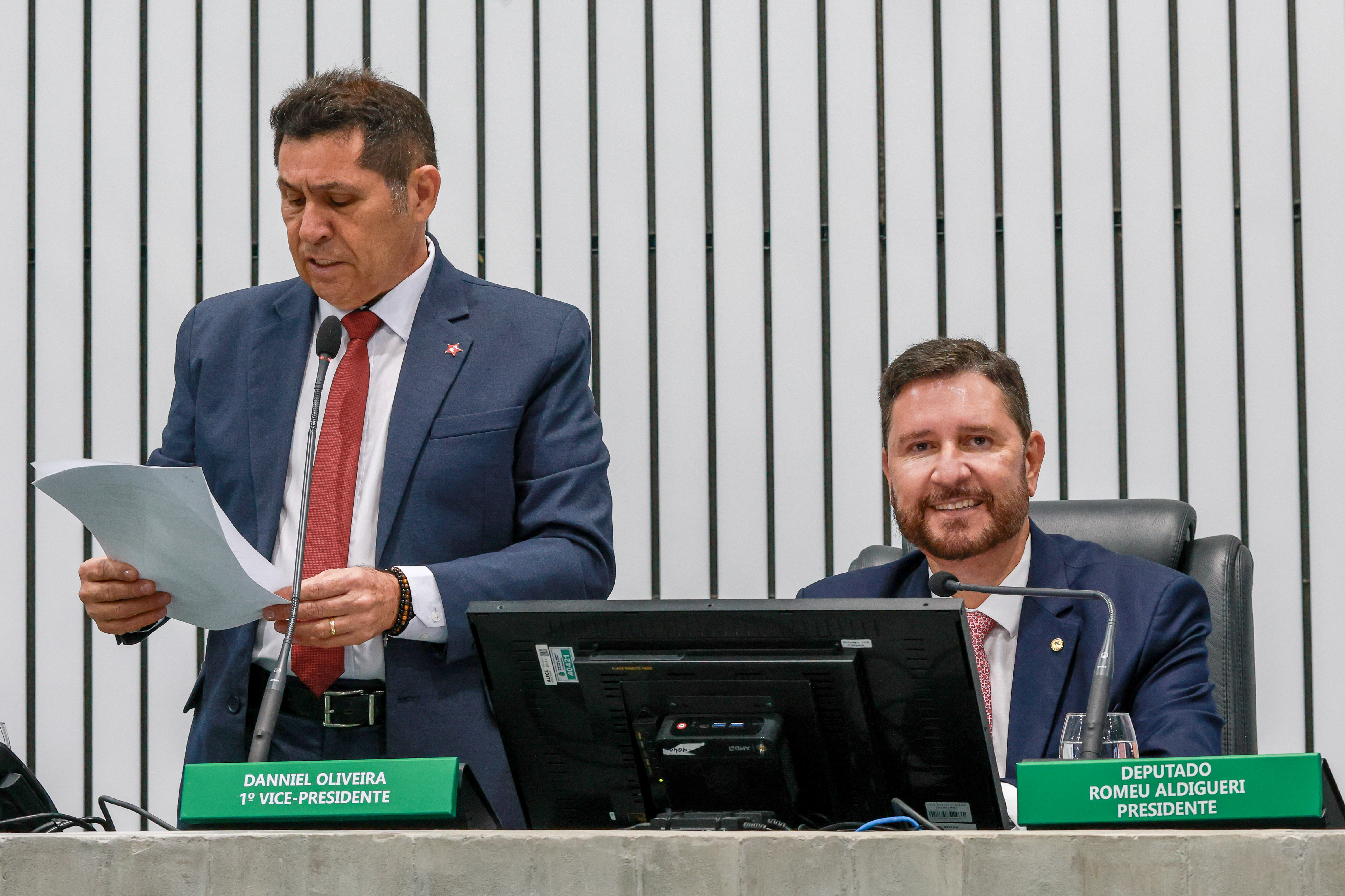 O deputado De Assis Diniz fez a leituras das novas proposituras