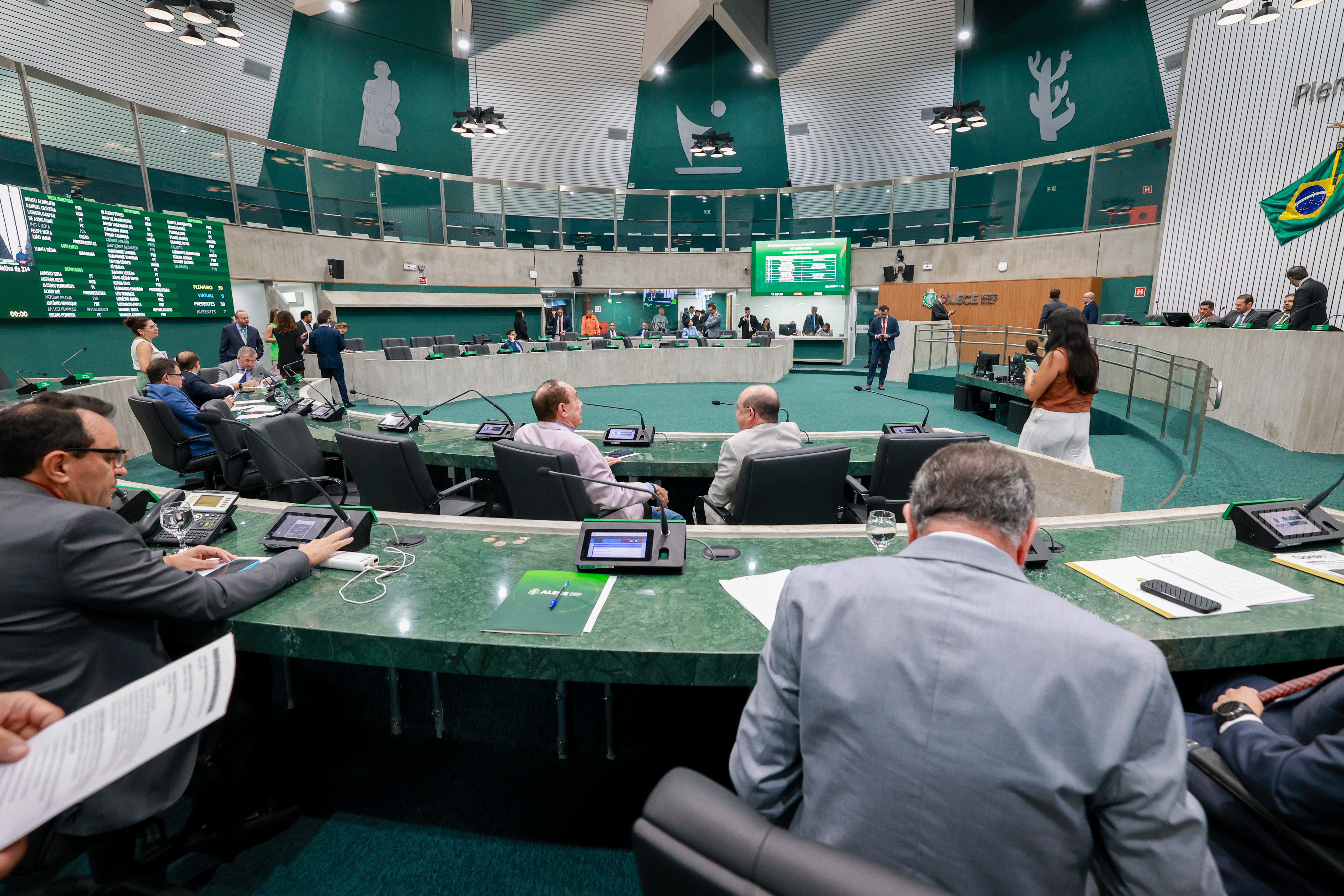 Deputados durante a sessão plenária desta quarta-feira (03/09)
