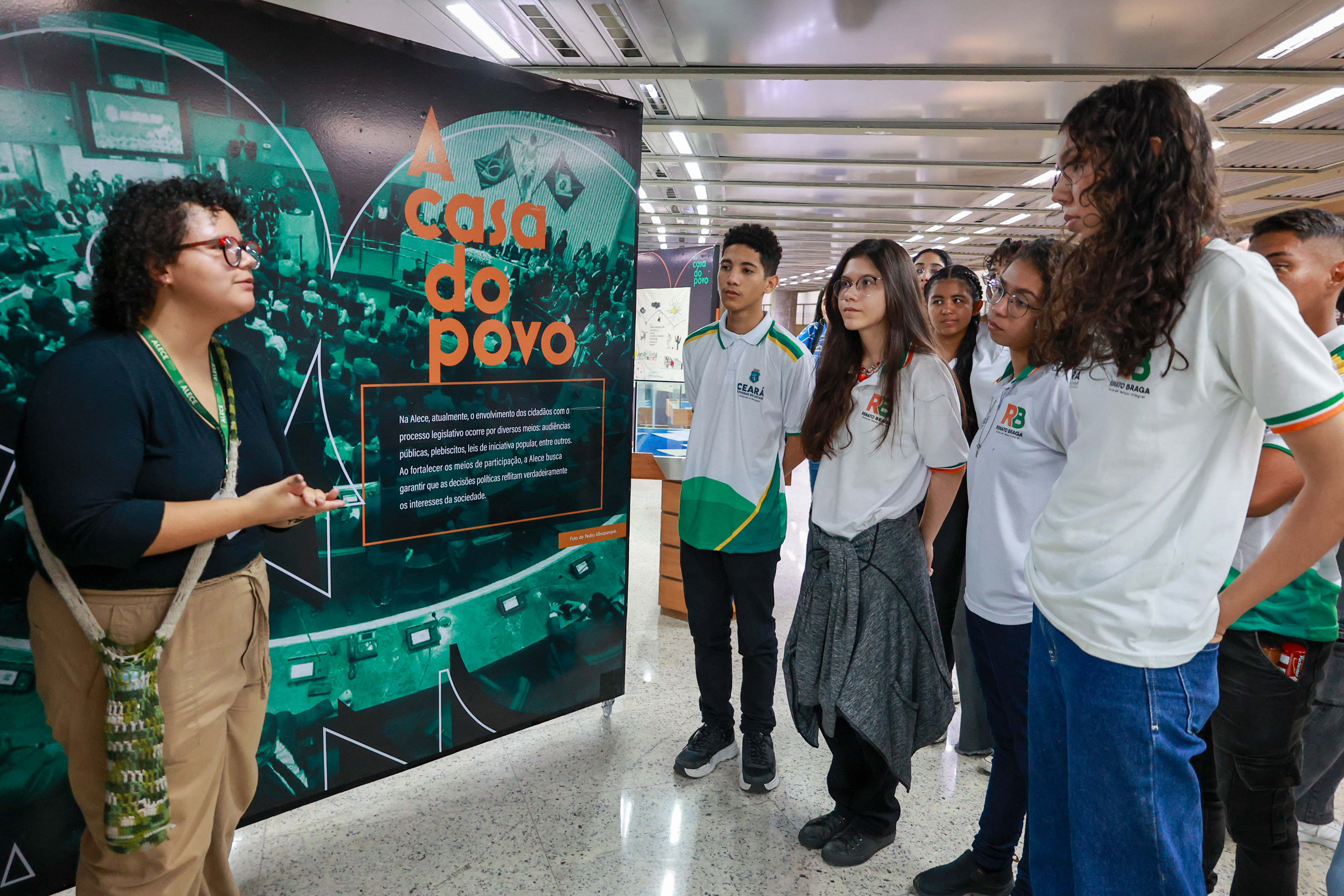 Alunos da Escola Renato Braga visitam a Alece
