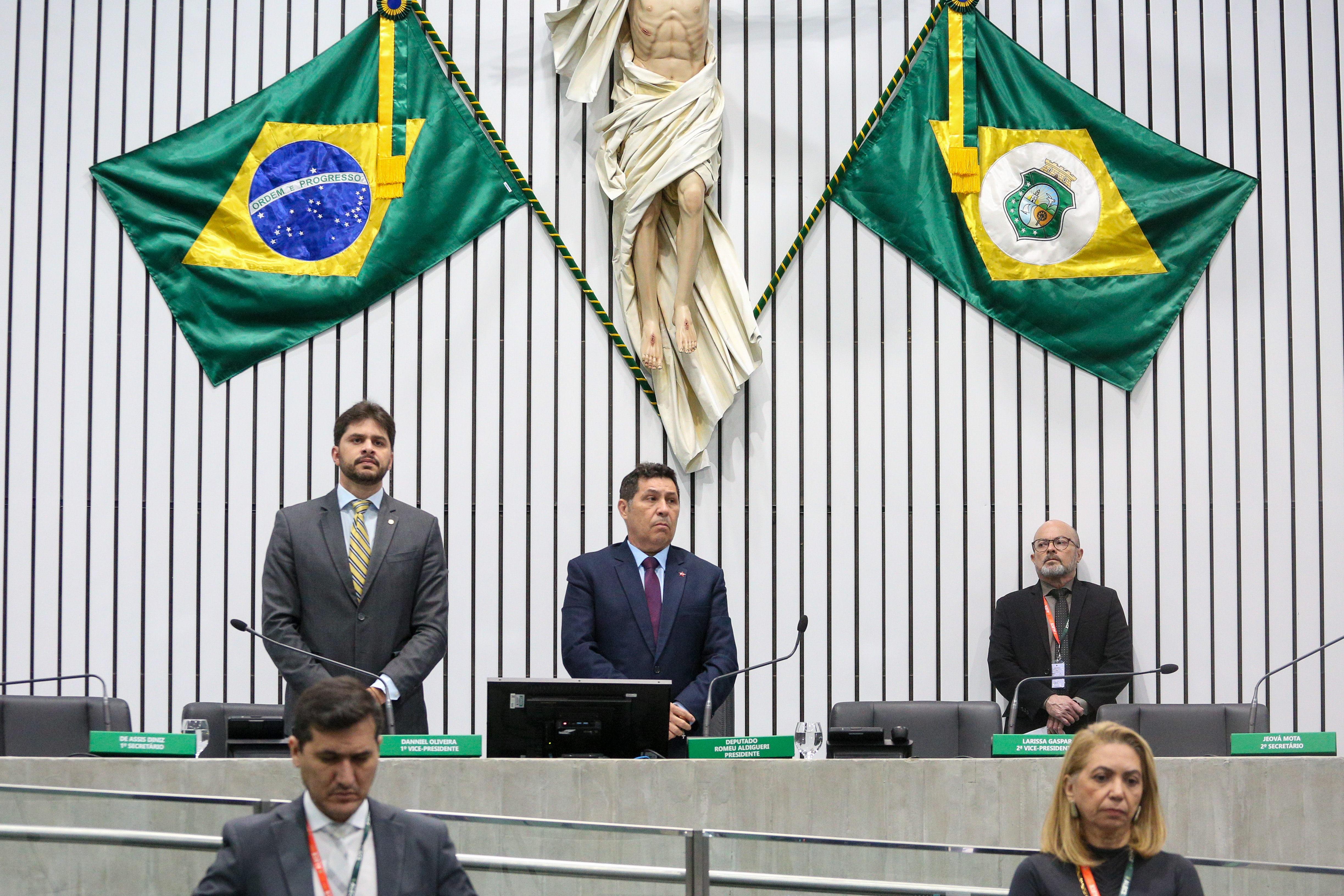 Alece presta minuto de silêncio por vítimas de acidente em Brejo Santo