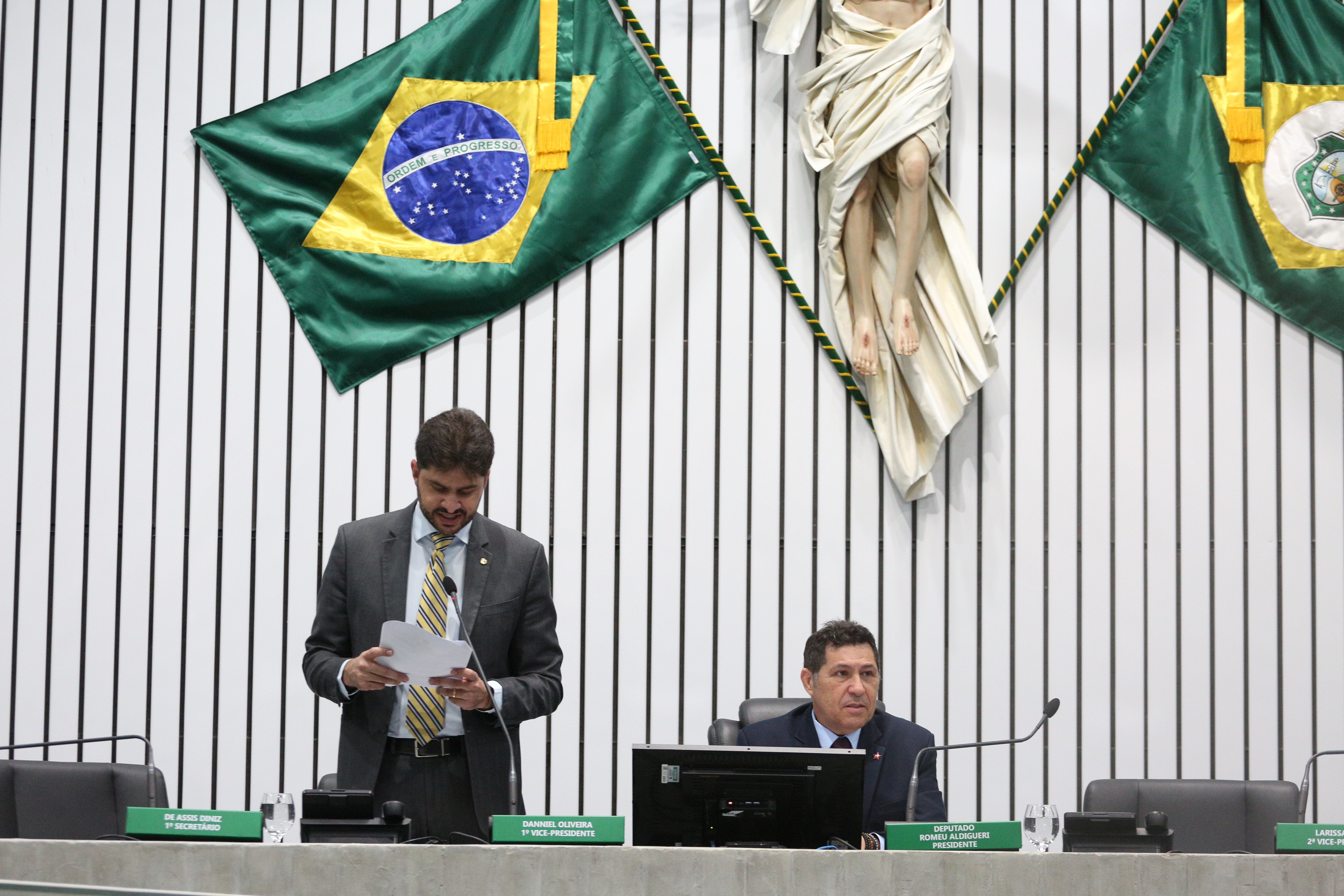 O deputado Guilherme Landim (PSB) fez a leitura das proposições