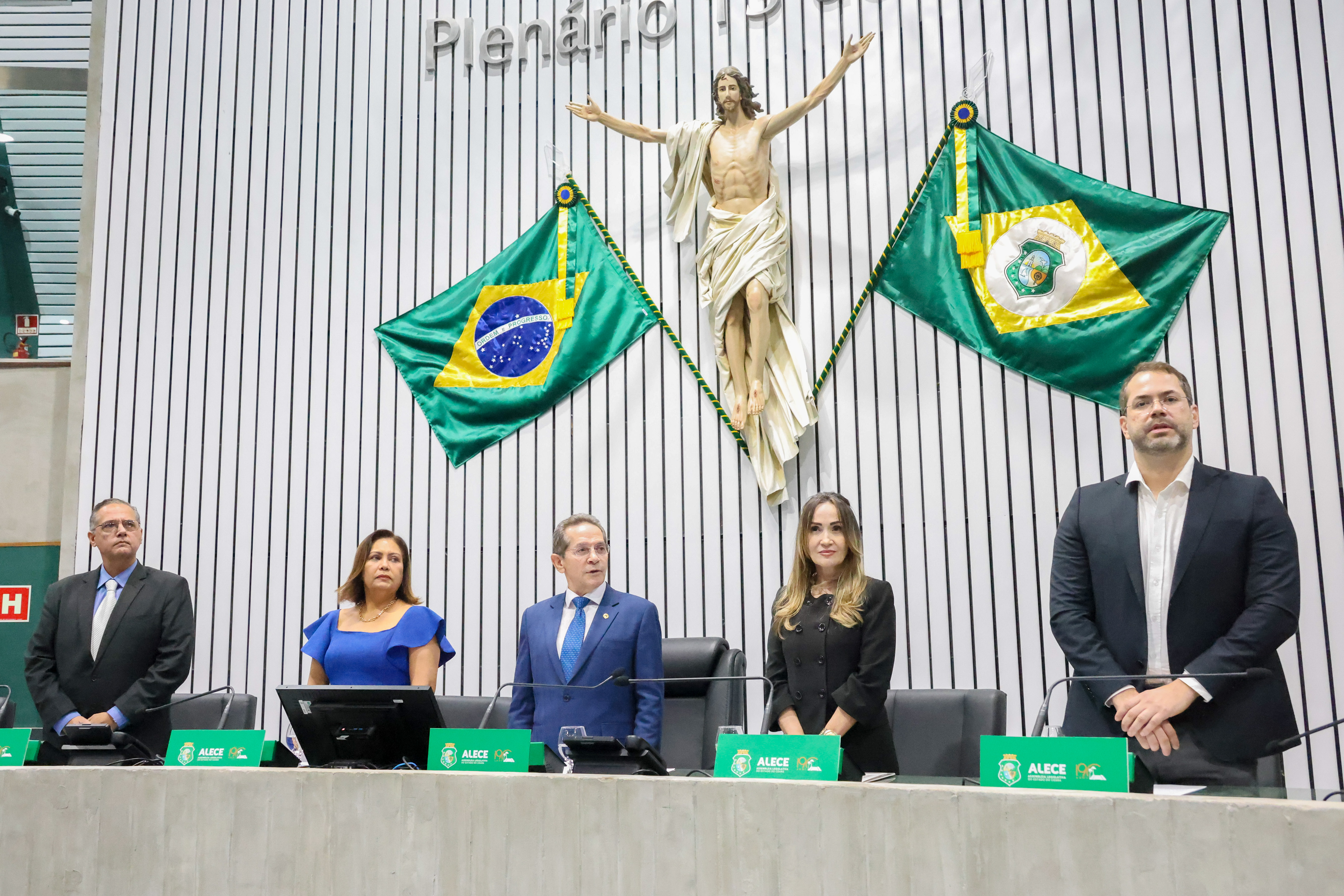 Sessão solene foi realizada no Plenário 13 de Maio