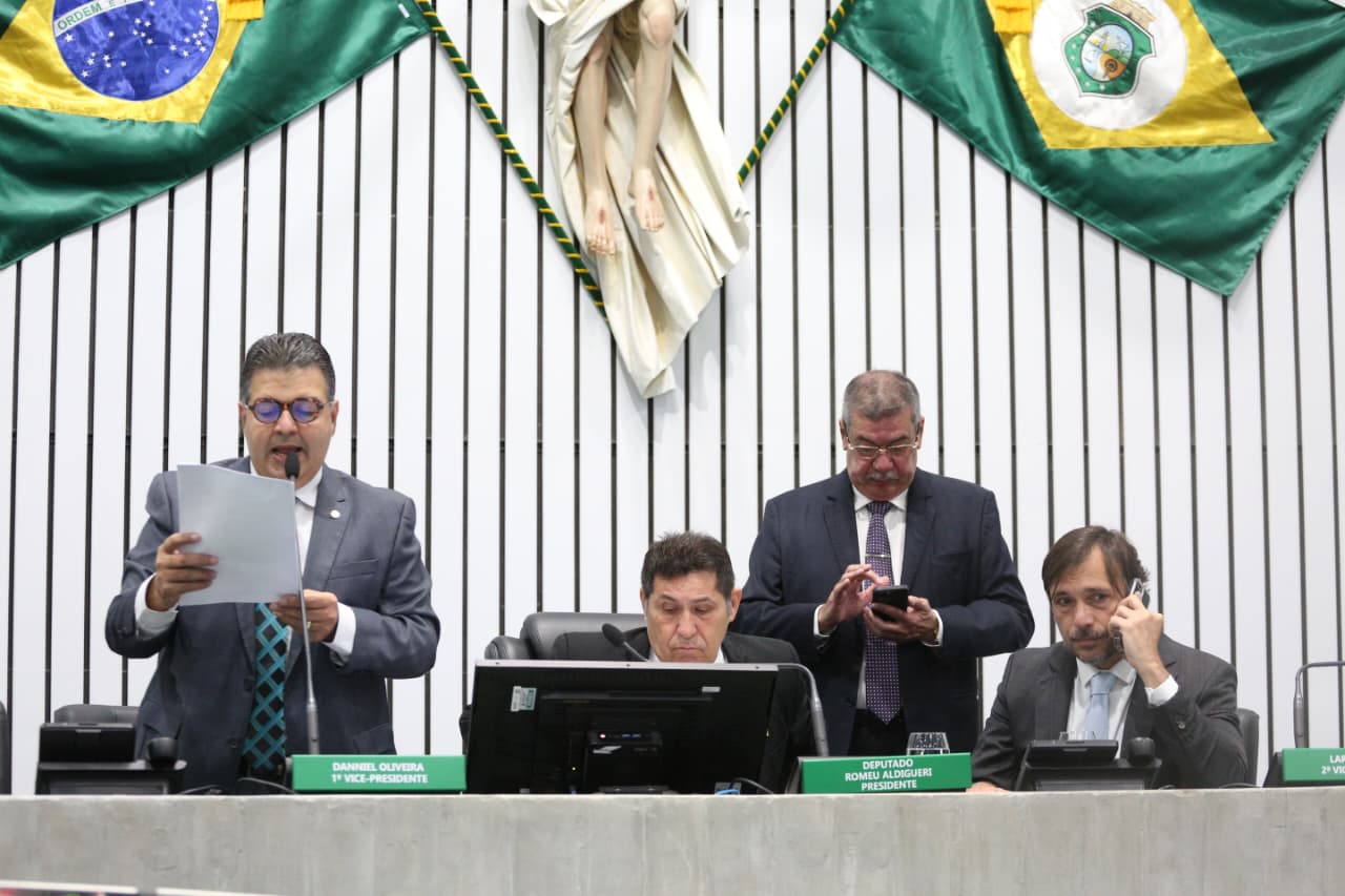 O deputado Felipe Mota (União) leu os projetos que entraram em tramitação na Casa