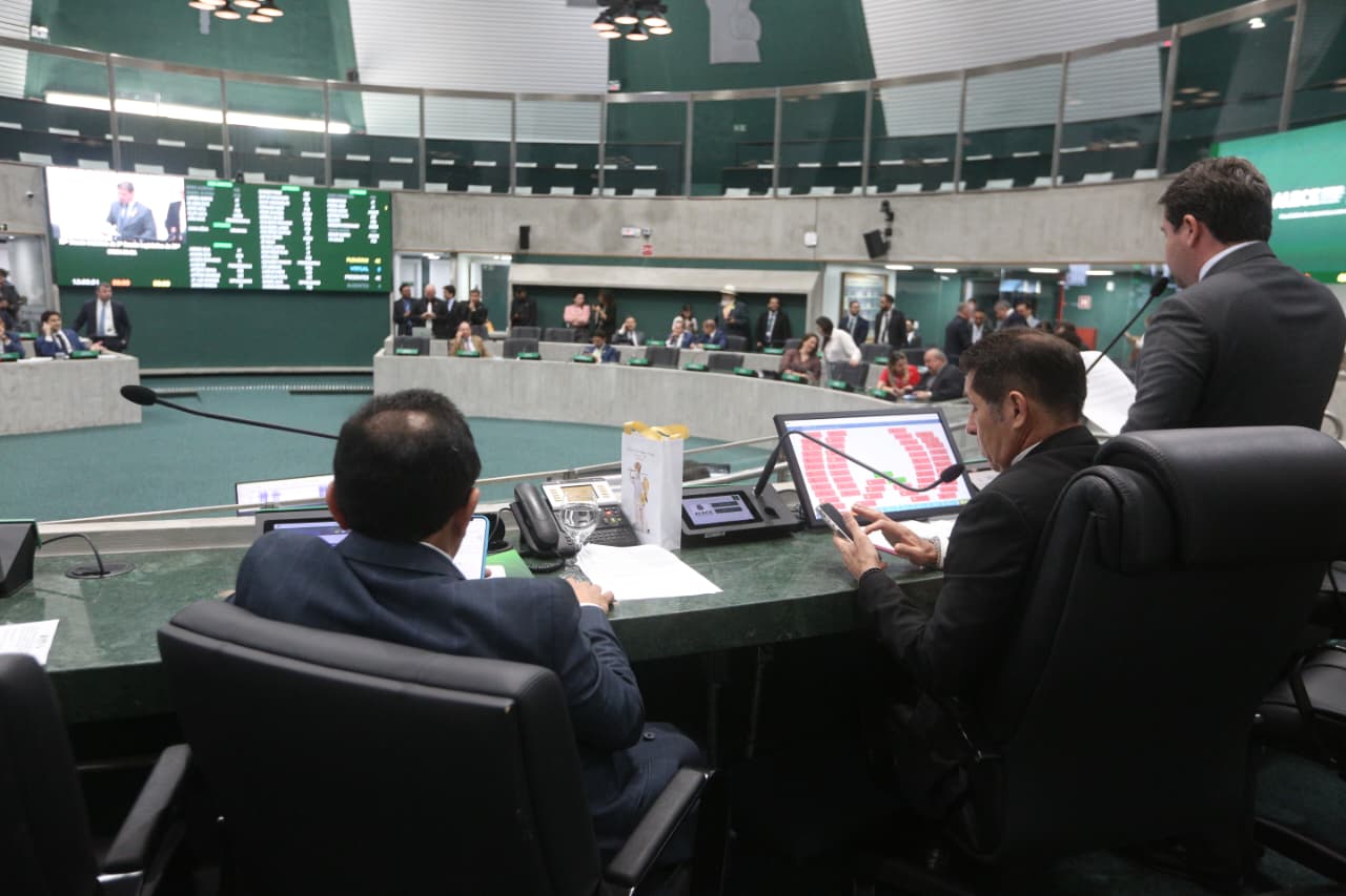 Outros cinco projetos de parlamentares foram aprovados na sessão de hoje