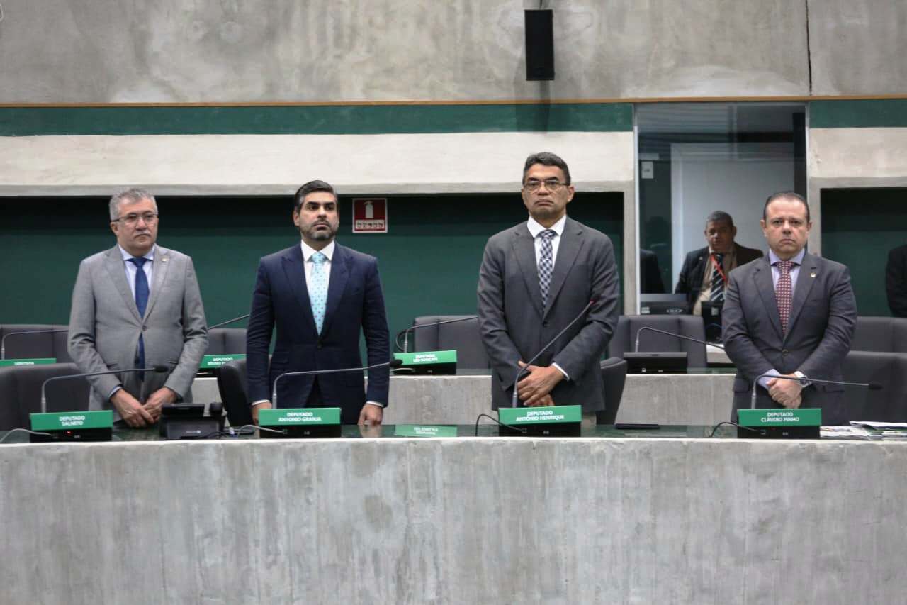 Alece presta minuto de silêncio por morte de integrante da Guarda Municipal