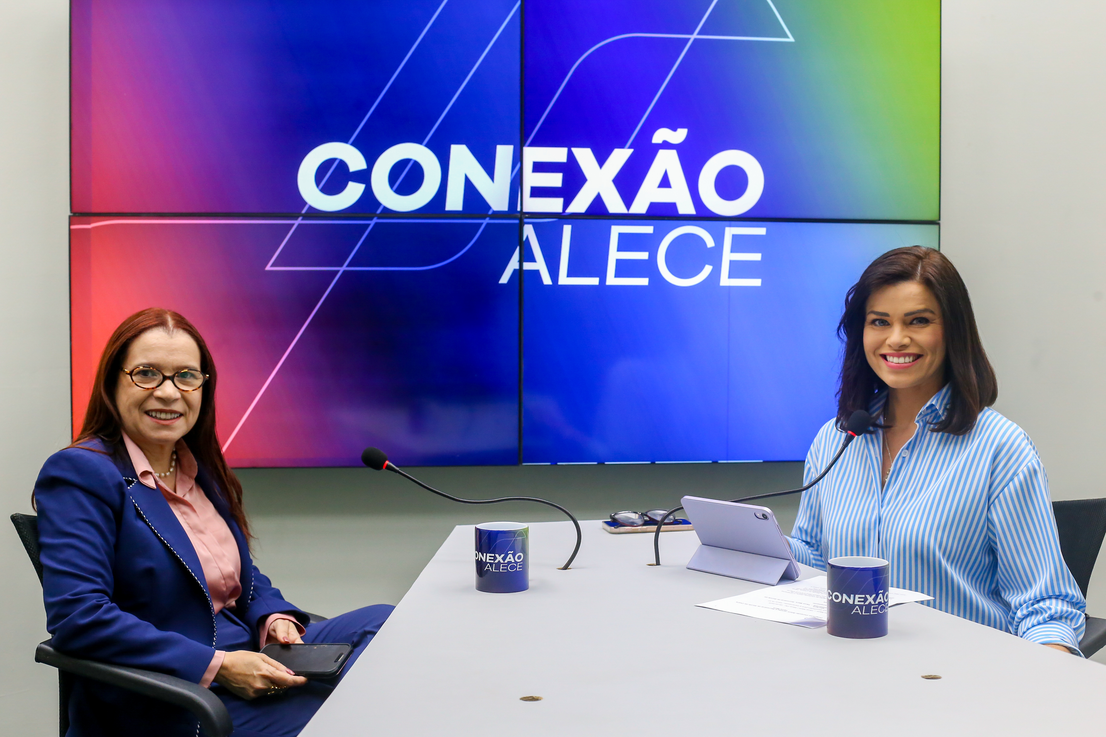 A secretária Tânia Mara Coelho e a jornalista Kézya Diniz