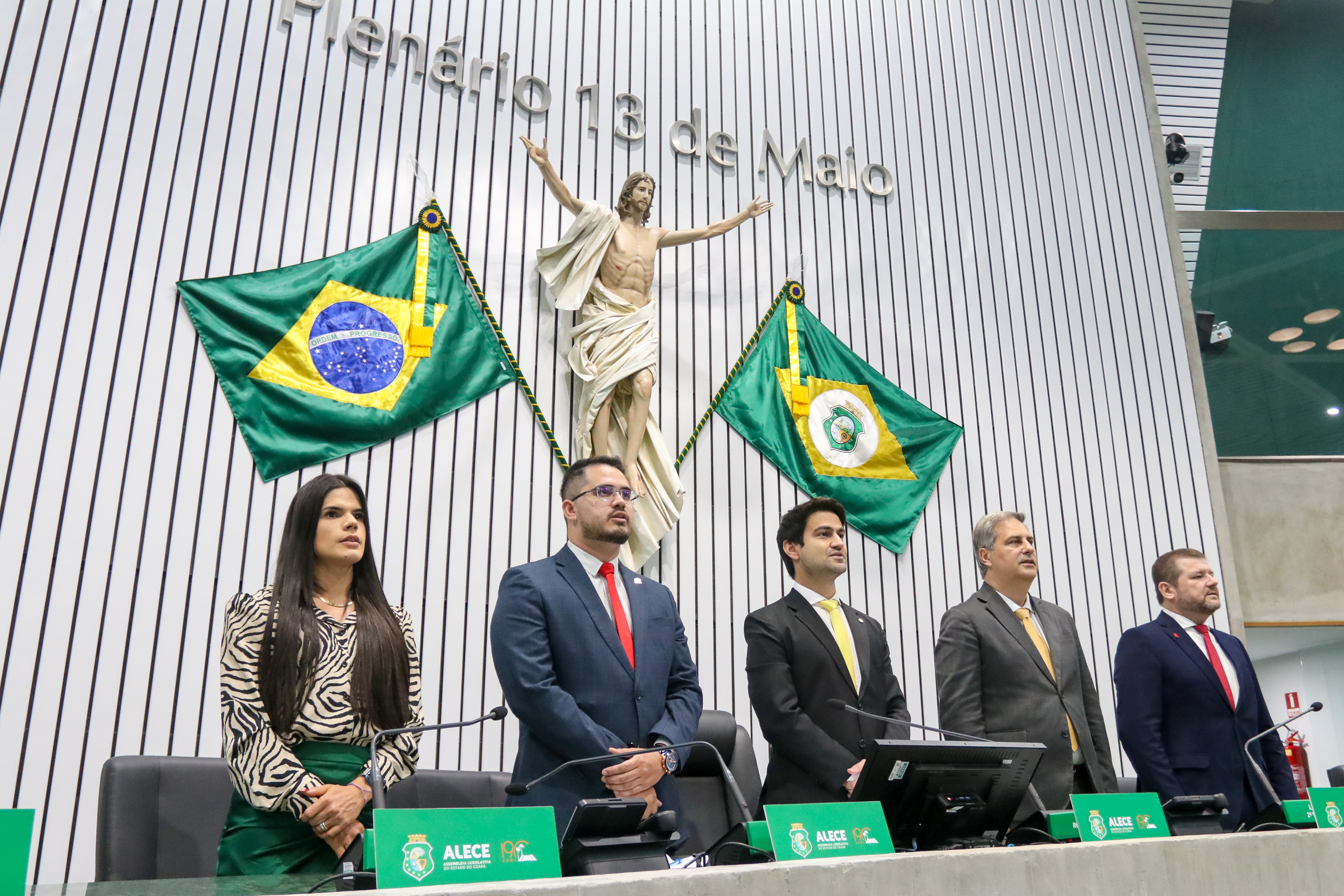 Sessão solene foi realizada no Plenário 13 de Maio