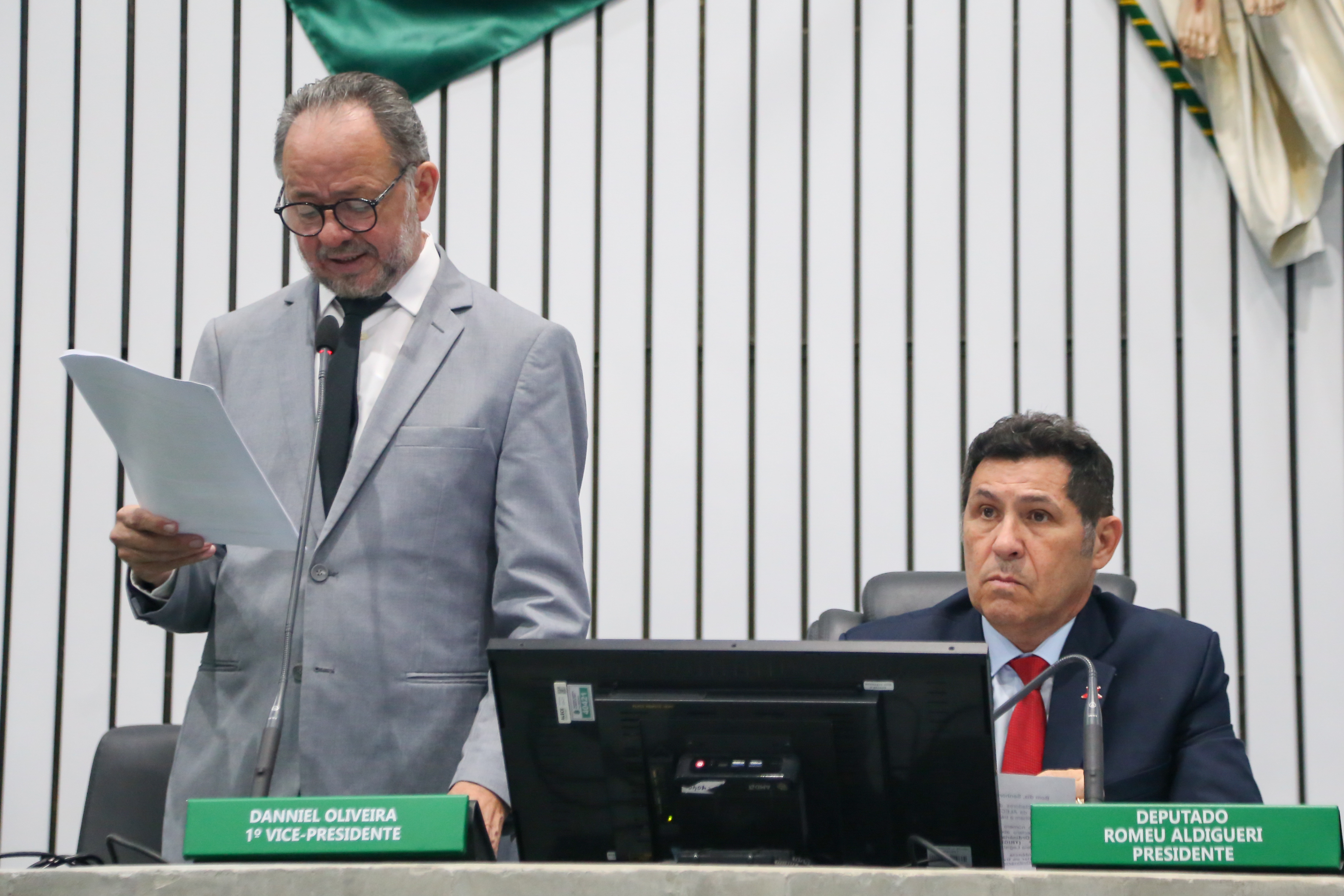 A leitura das matérias foi feita pelo deputado Acrísio Sena (PT)