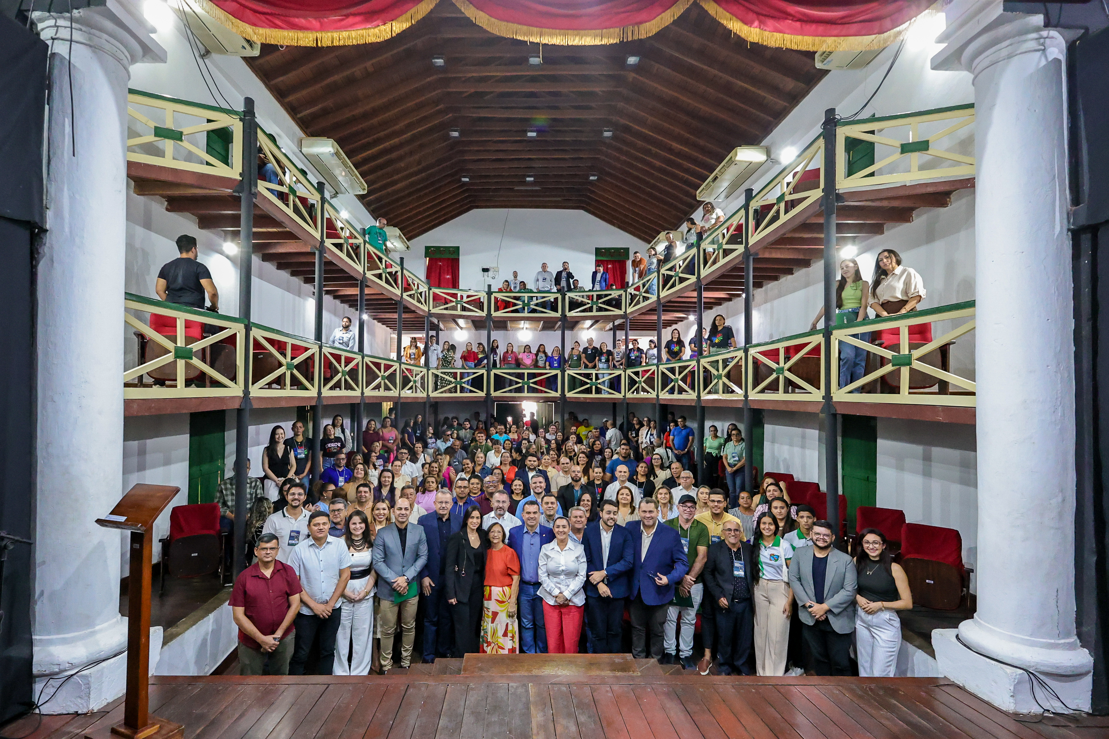Programação do segundo dia do seminário ocorreu no Teatro da Ribeira dos Icós