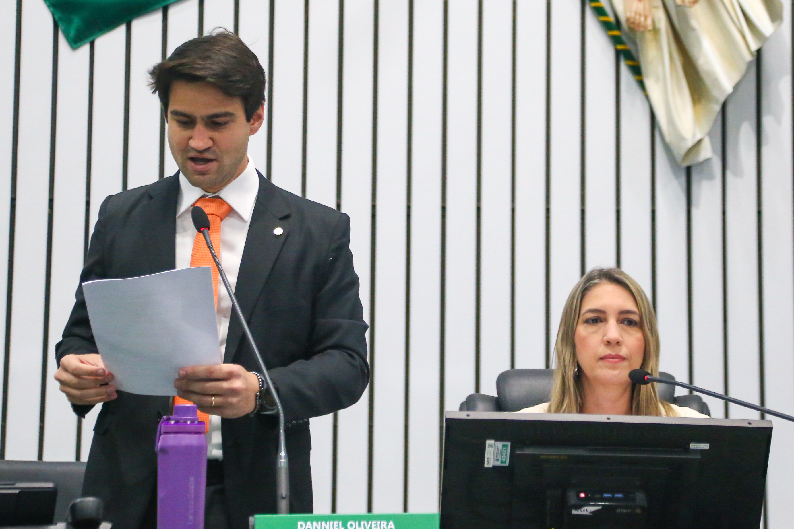 O deputado Pedro Matos (Avante) fez a leituras dos projetos que entram em tramitação nesta quinta-feira