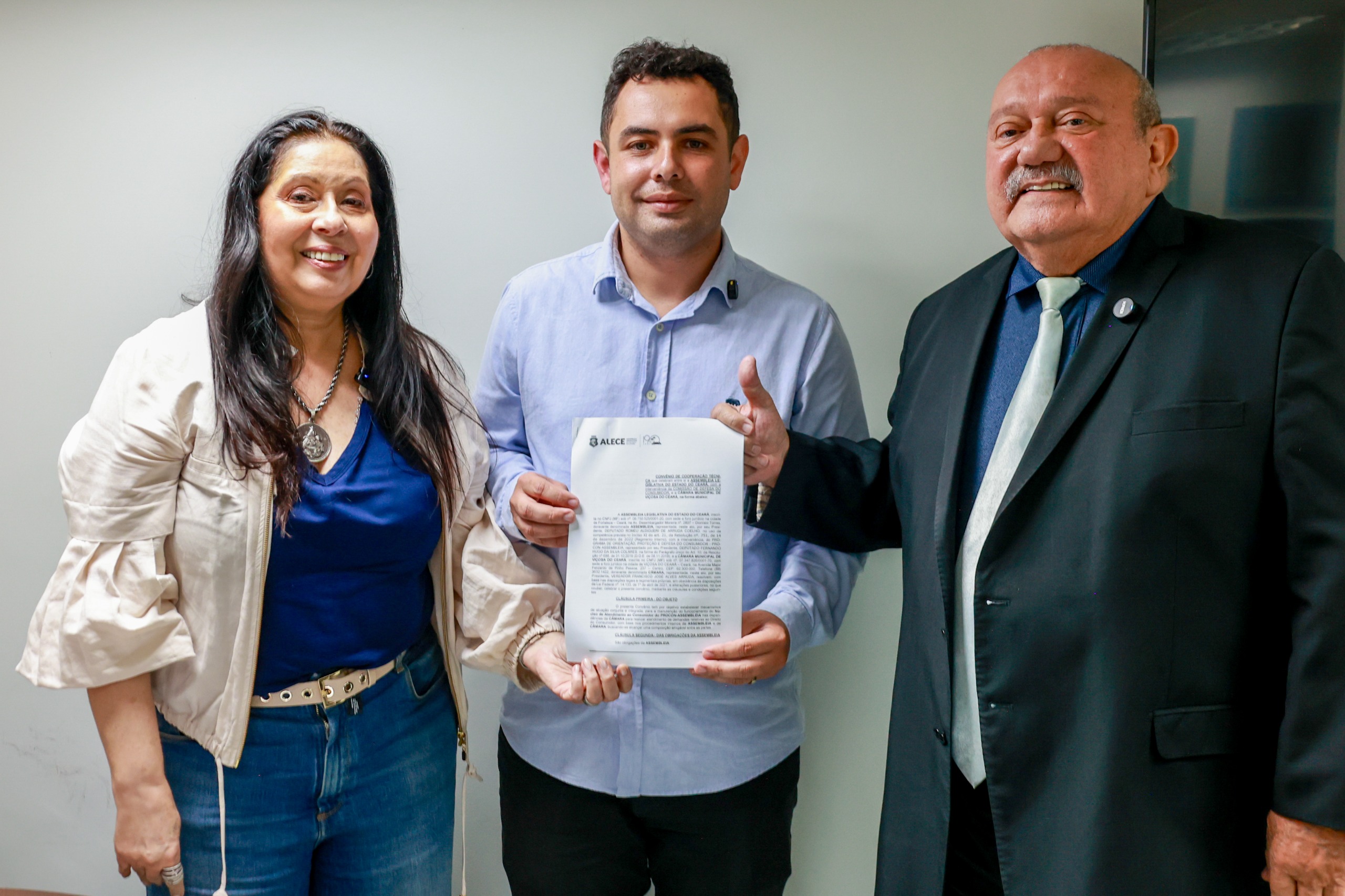 Chefe do Procon Alece, Valéria Cavalcante; vereador Francisco Arruda (MDB); e deputado Fernando Hugo (PSD)