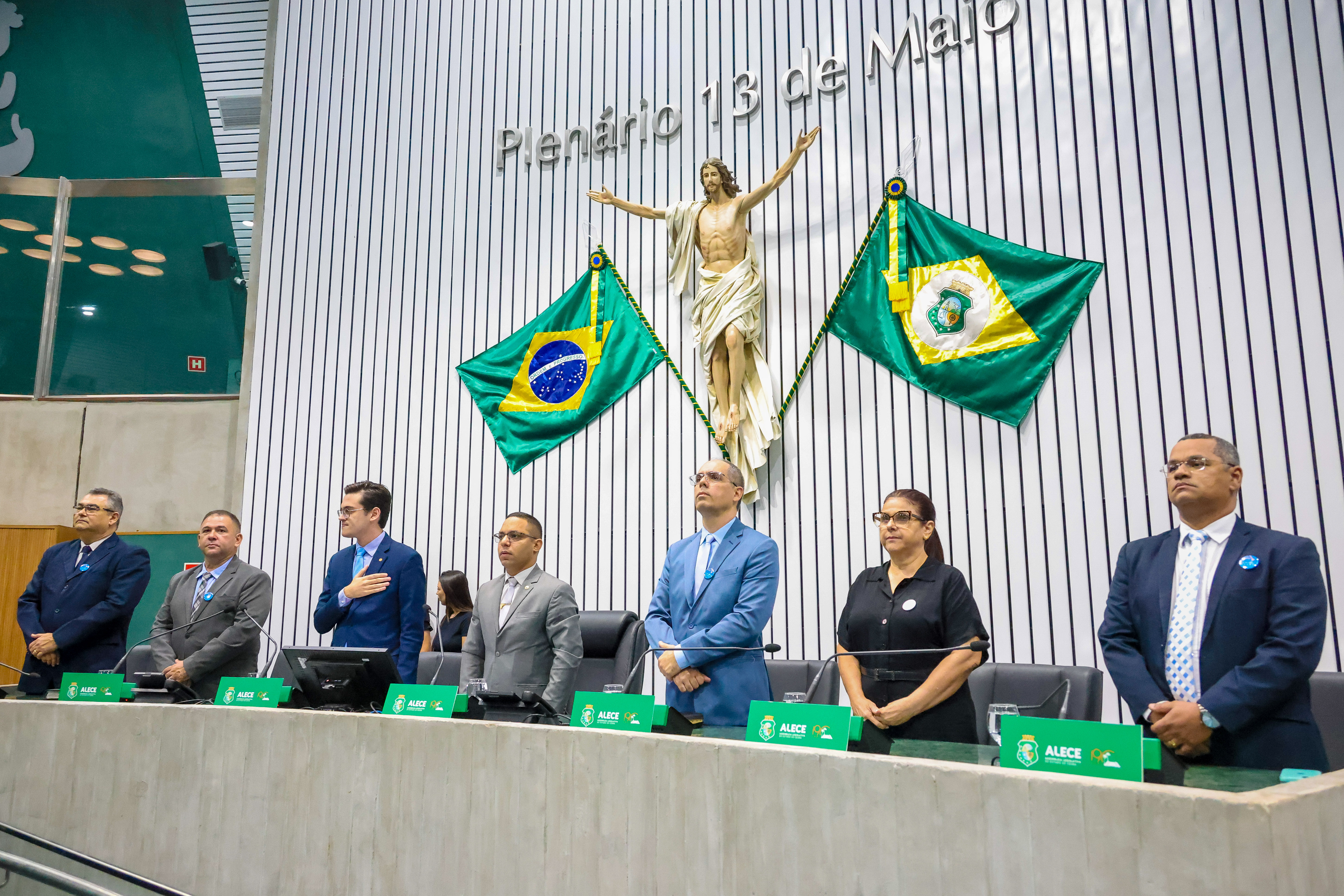 Sessão solene foi realizada no Plenário 13 de Maio