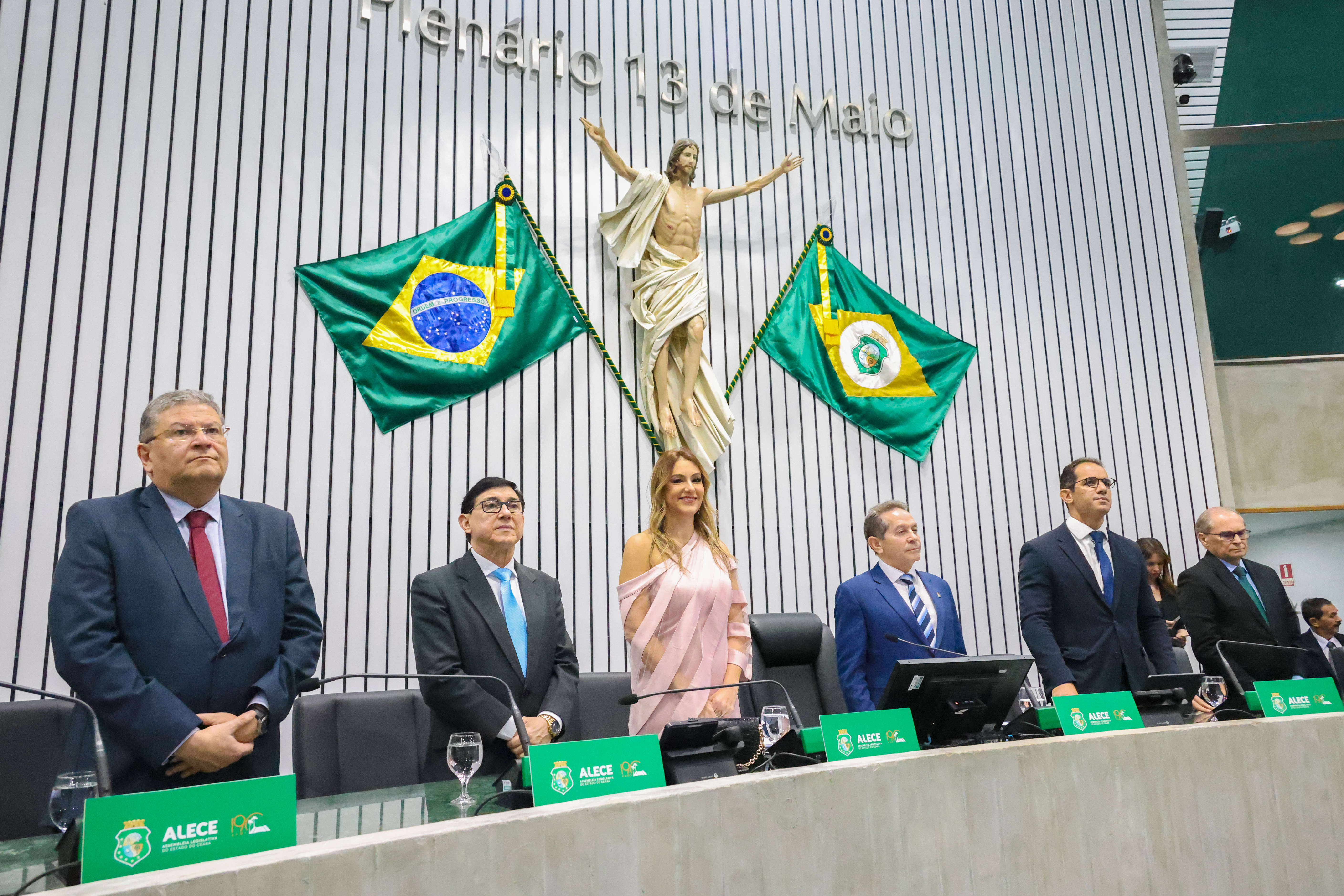 Sessão solene foi realizada no Plenário 13 de Maio