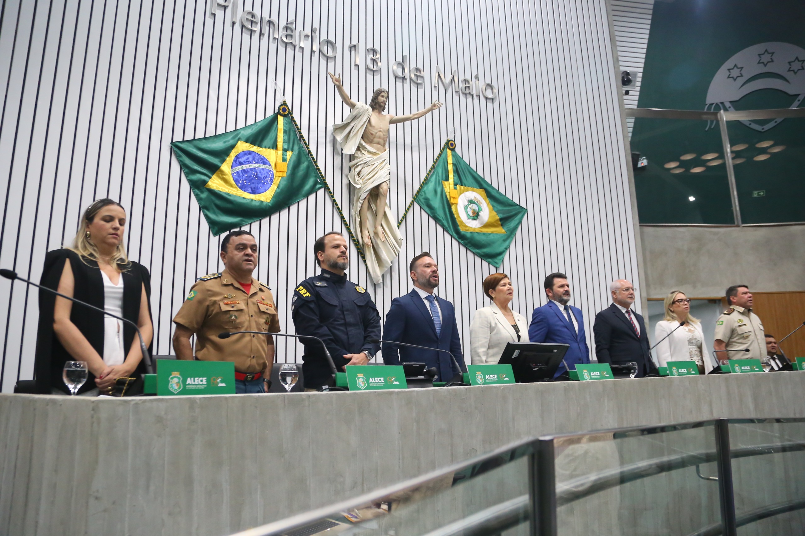 Alece entrega Título de Cidadão Cearense ao diretor-geral da Aesp, Leonardo Barreto