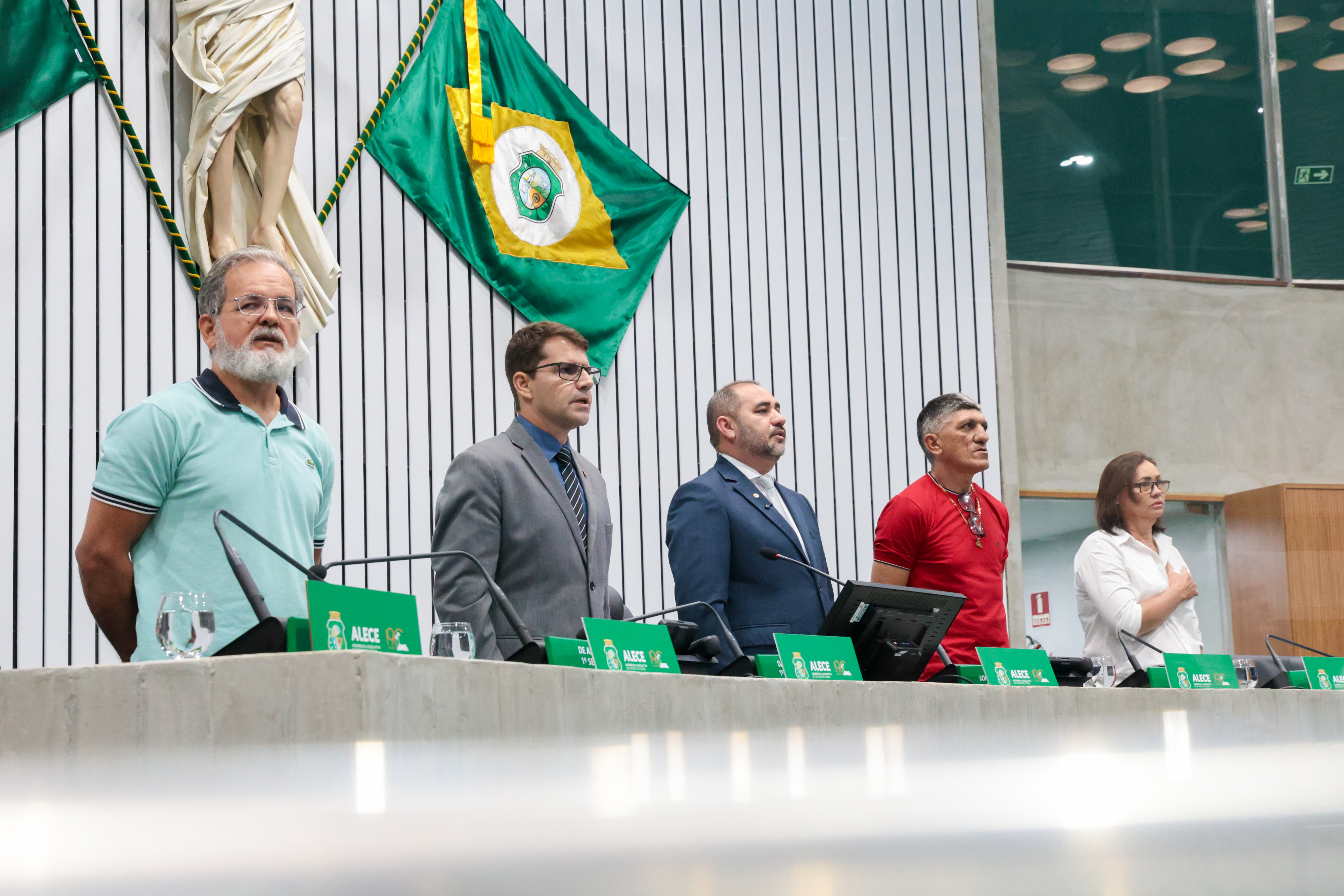 Sessão solene foi realizada no Plenário 13 de Maio