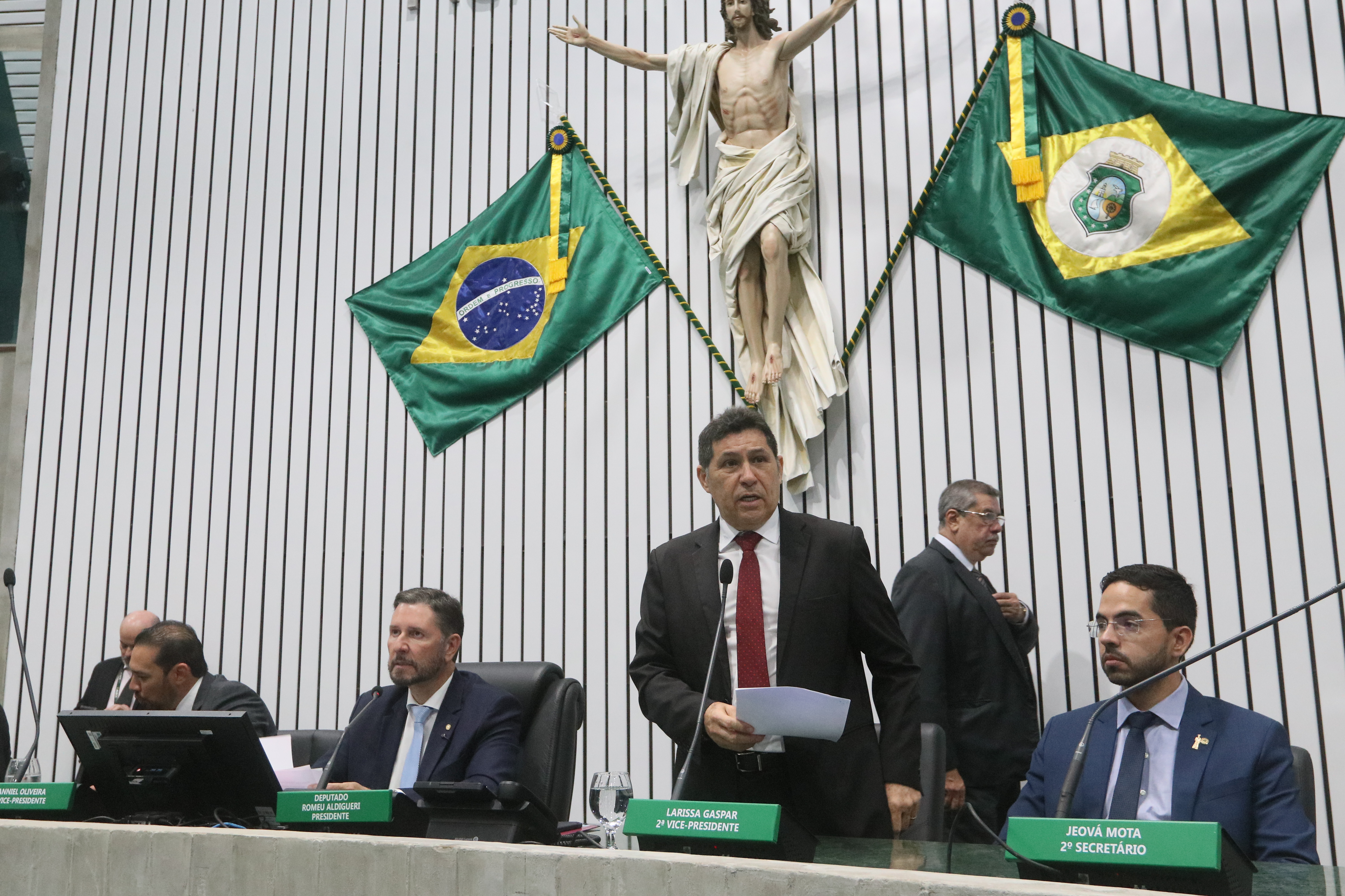 Dezoito projetos começam a tramitar nesta quarta-feira na Alece