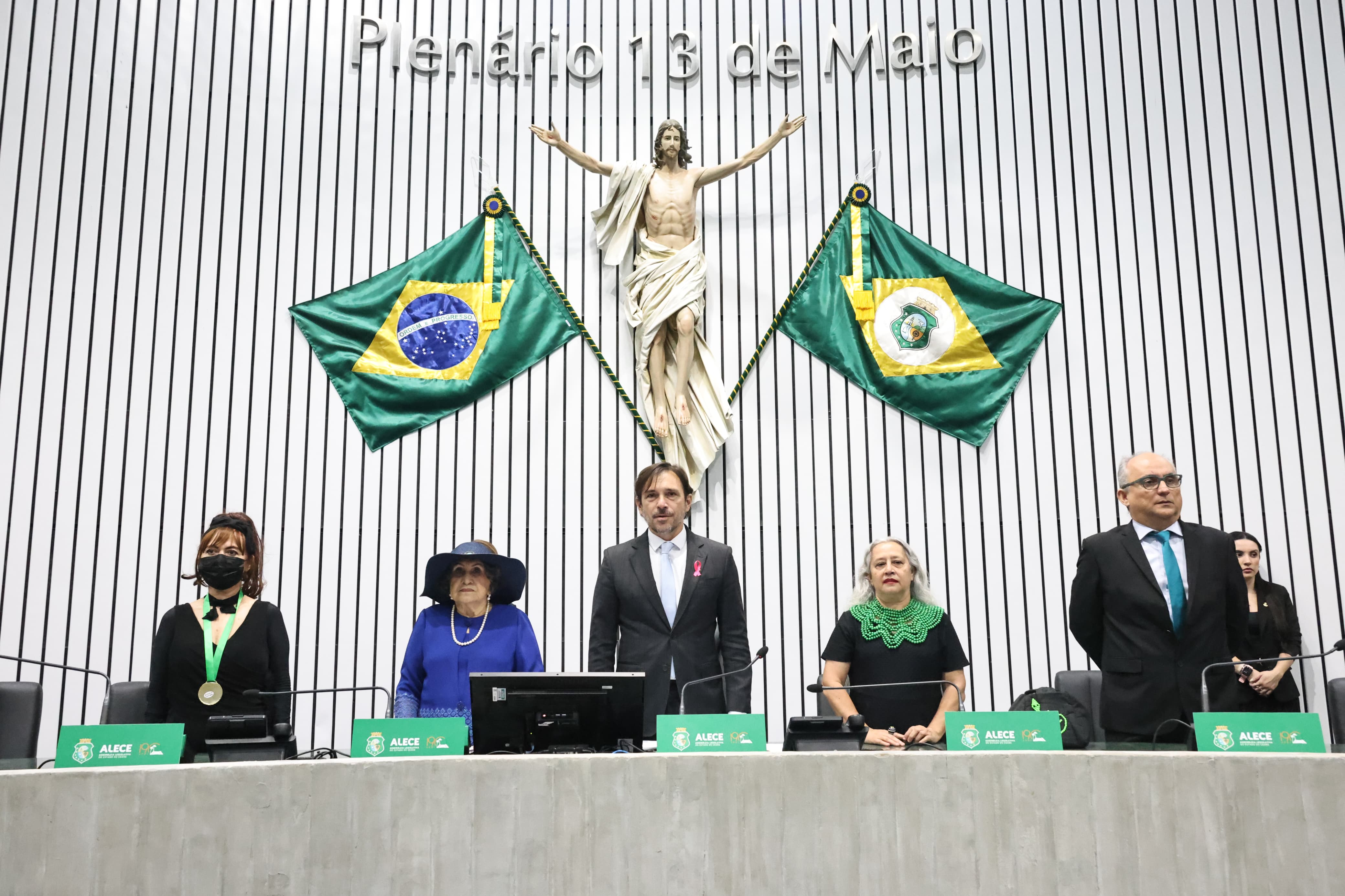 Alece entrega Título de Cidadã Cearense à atriz Mazé Figueiredo