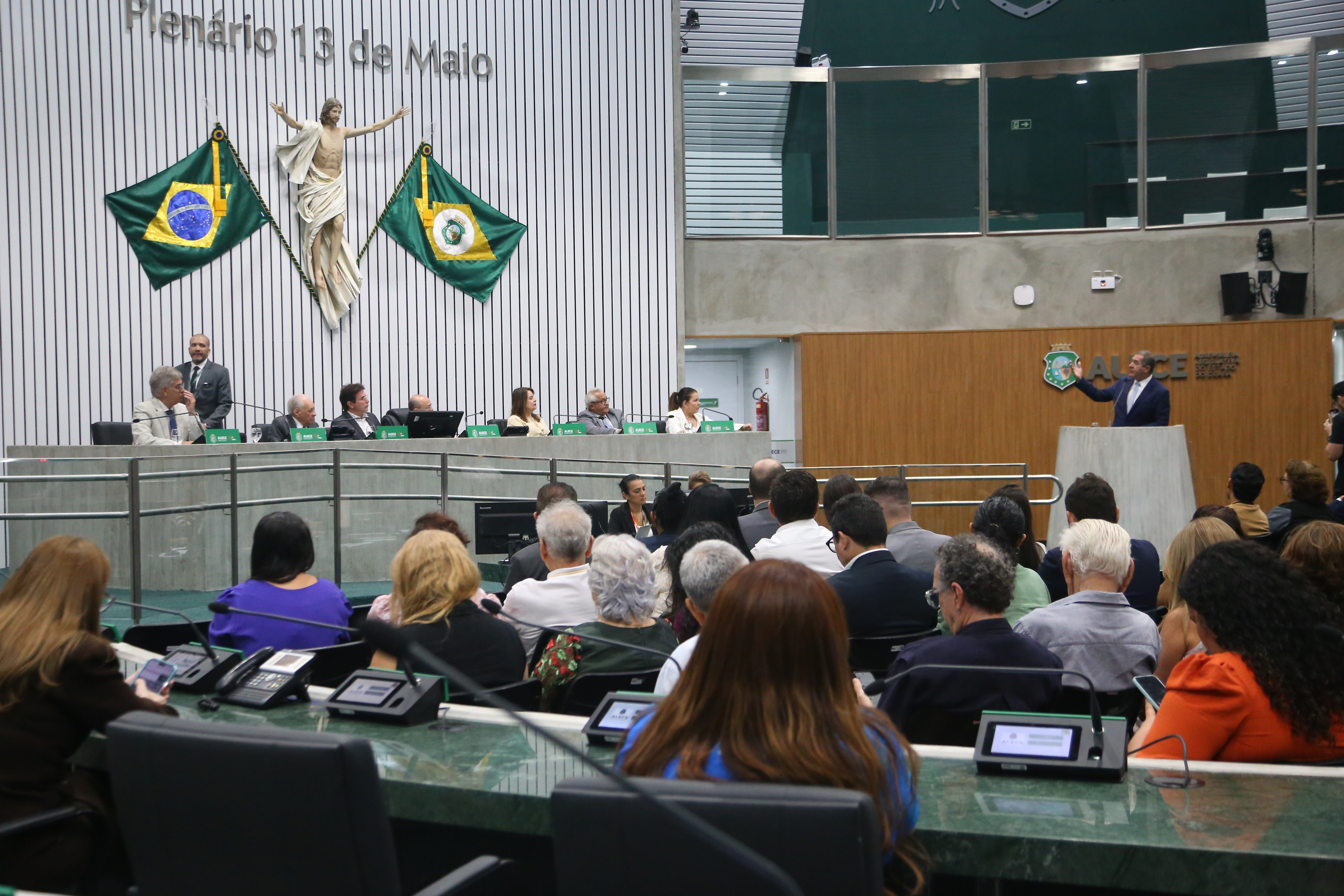 Alece homenageia instituições e personalidades no Dia Nacional da Micro e Pequena Empresa
