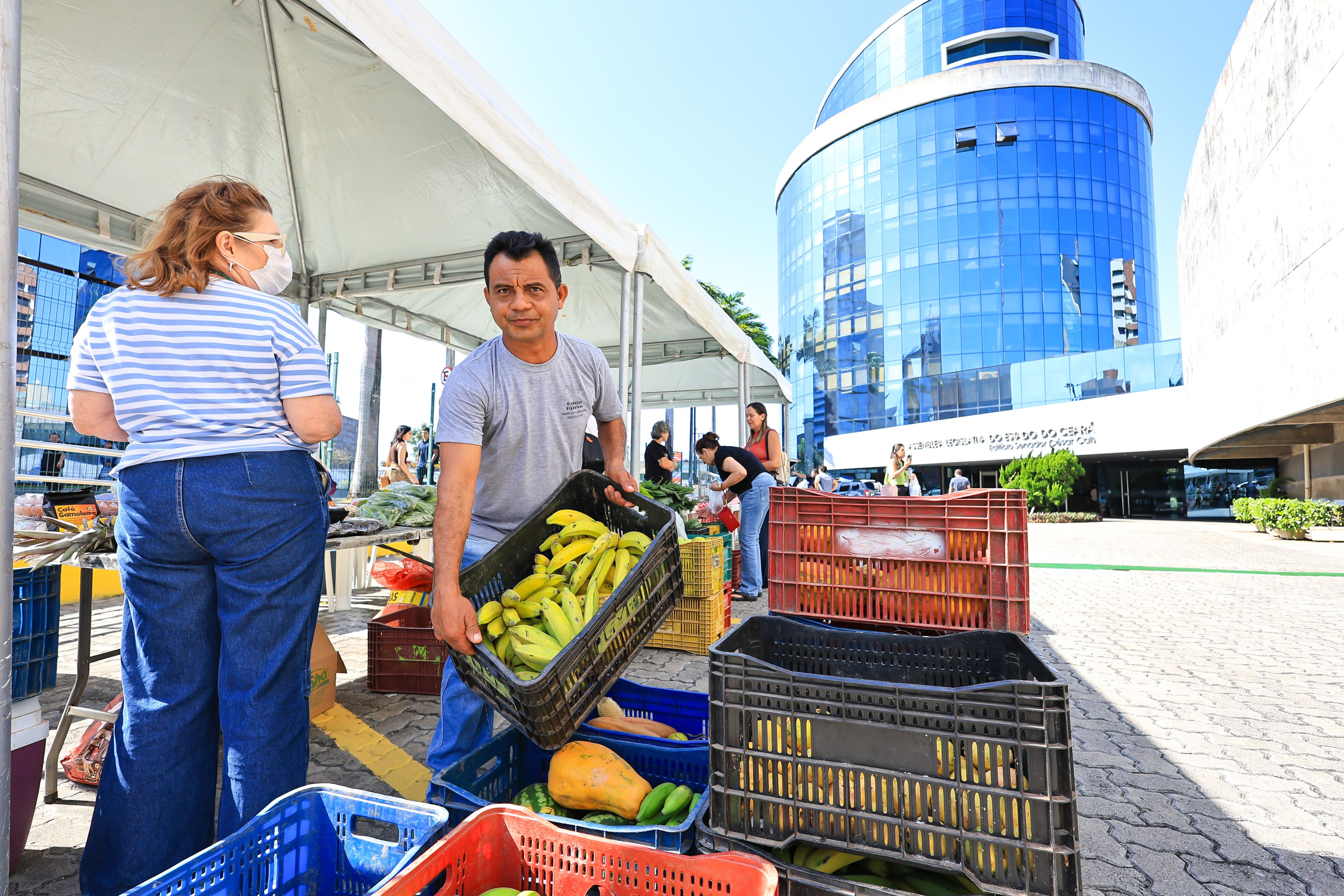Alece realiza feira de produtos orgânicos e destaca práticas de alimentação saudável