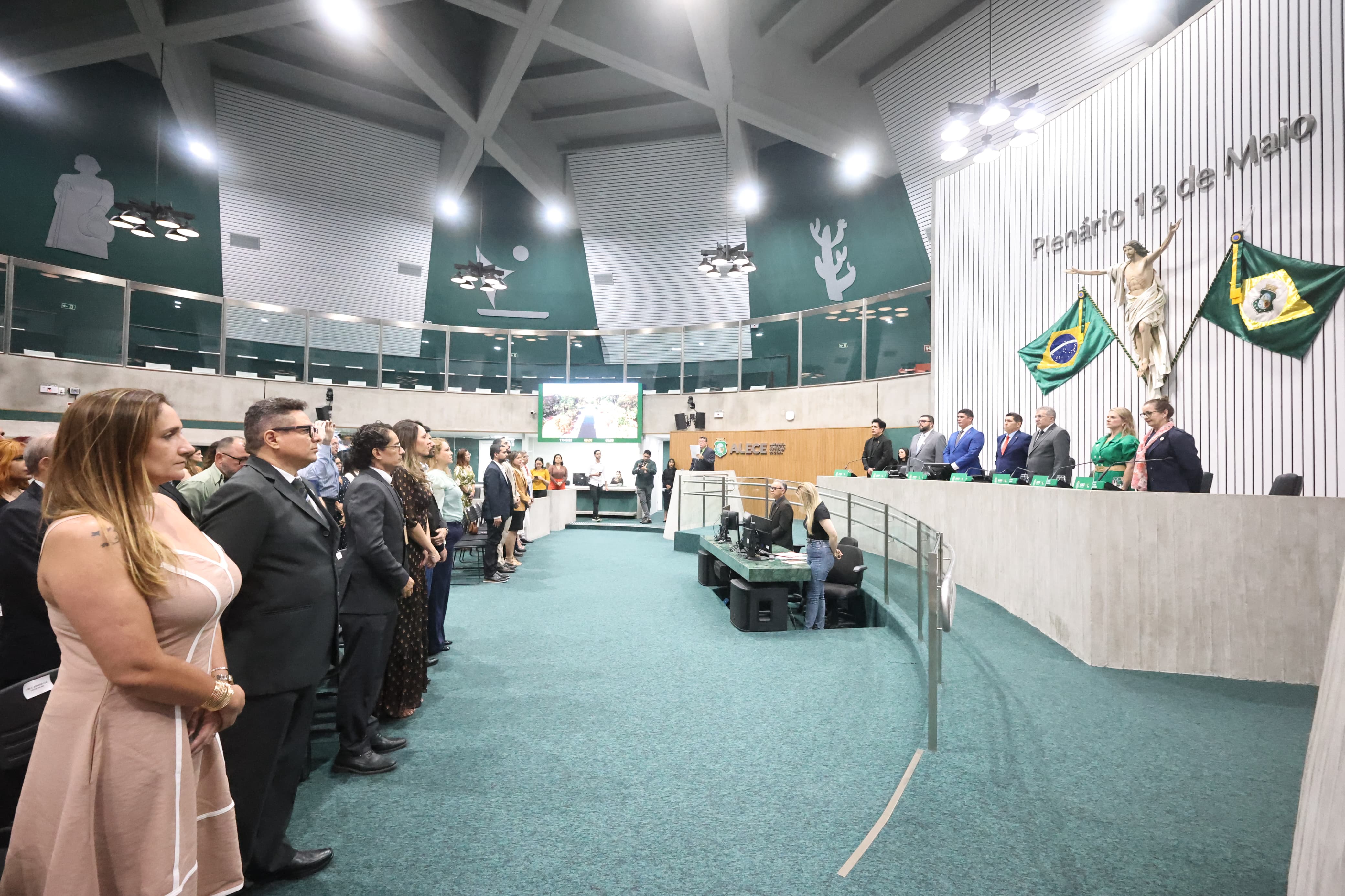 Alece reconhece contribuições de veterinários para a sociedade