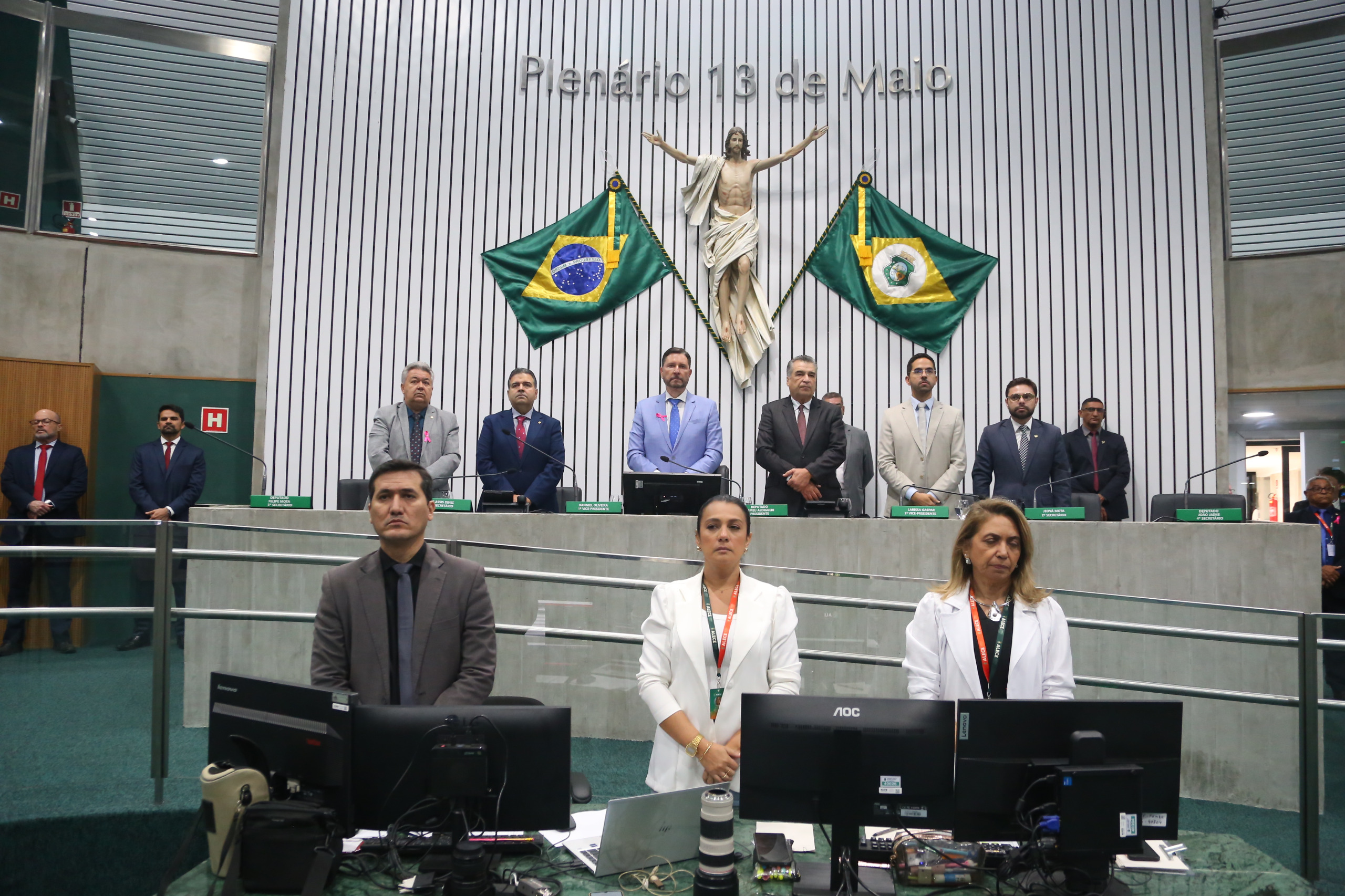 Alece presta minuto de silêncio por morte do fotógrafo Ariosmar Chacon