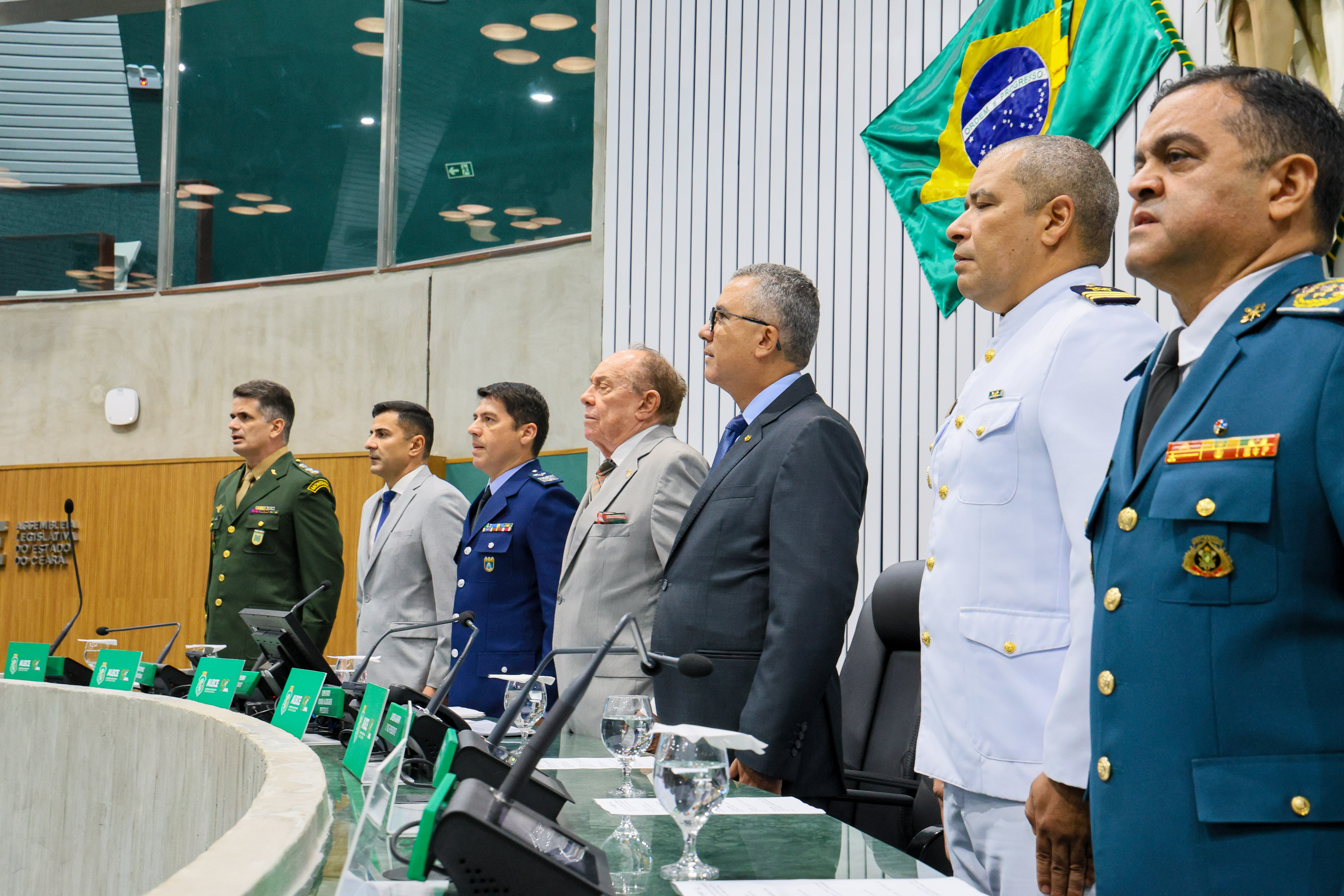 Sessão solene na Alece reconhece importância dos aviadores e da Força Aérea Brasileira
