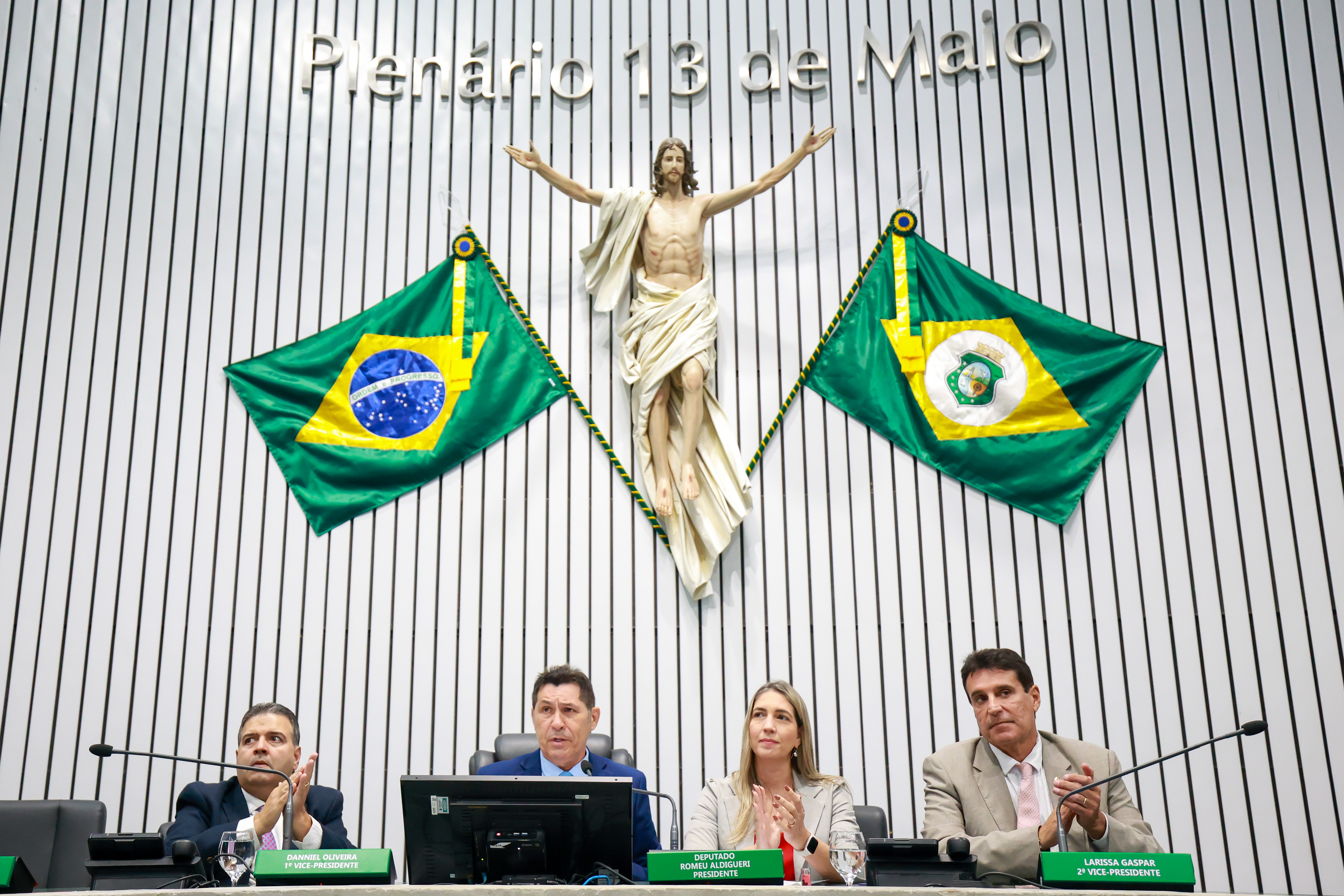 A leitura das matérias foi realizada pelo deputado De Assis Diniz (PT)