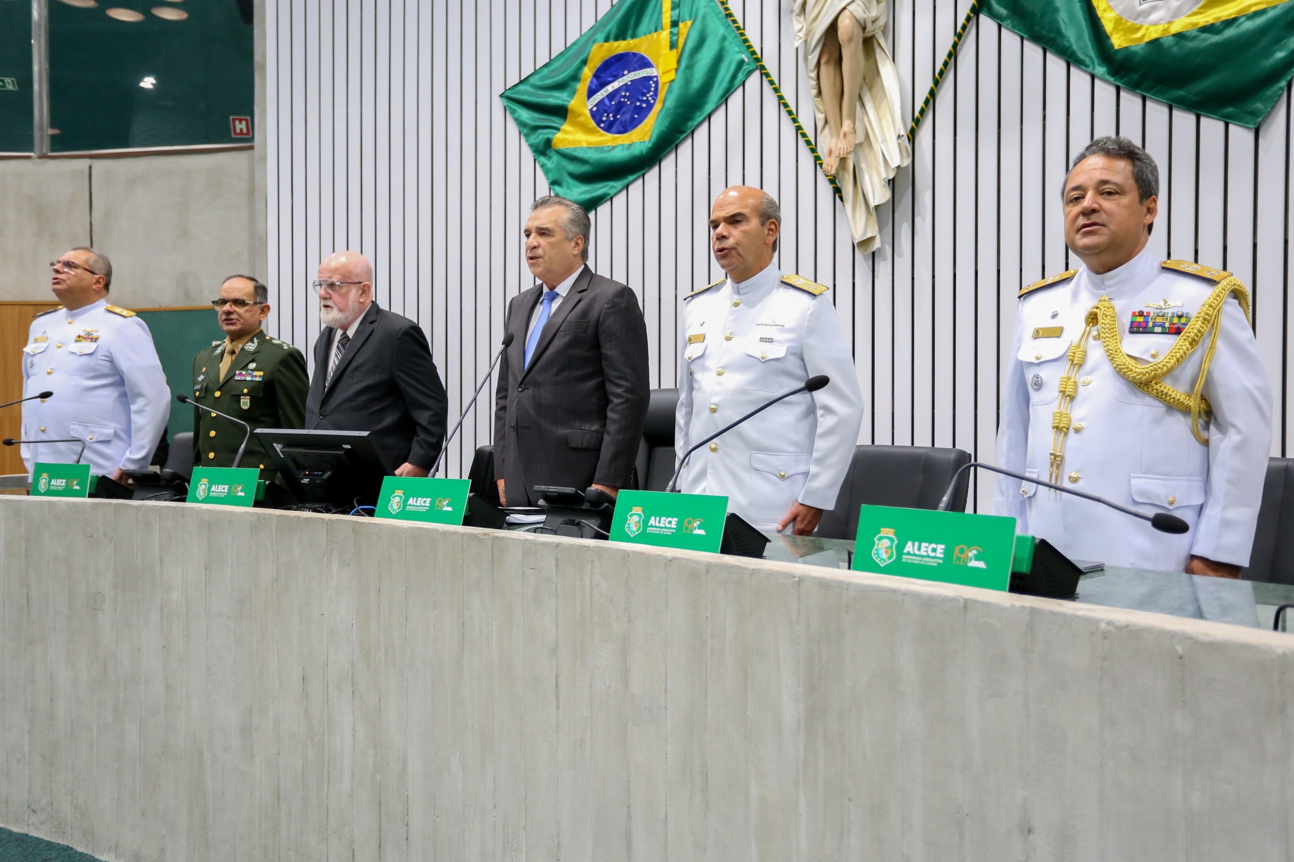 Sessão solene foi realizada no Plenário 13 de Maio