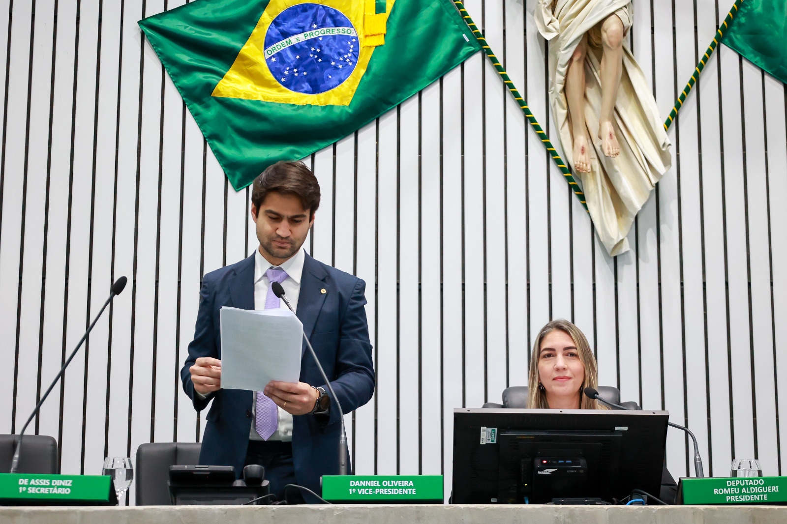 Leitura das matérias foi realizada pelo deputado Pedro Matos (Avante)