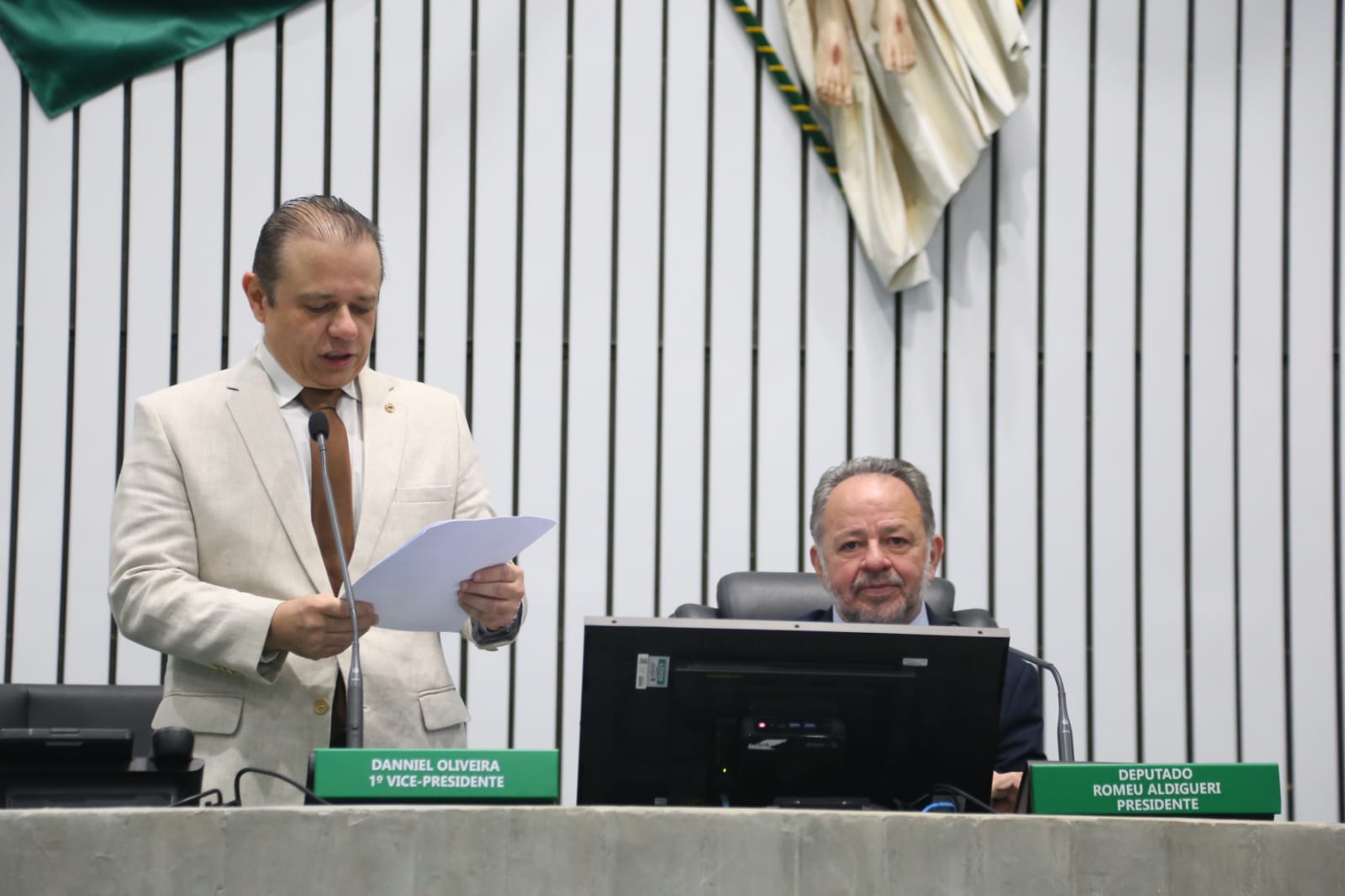 A leitura das matérias foi realizada pelo deputado Cláudio Pinho (PDT)