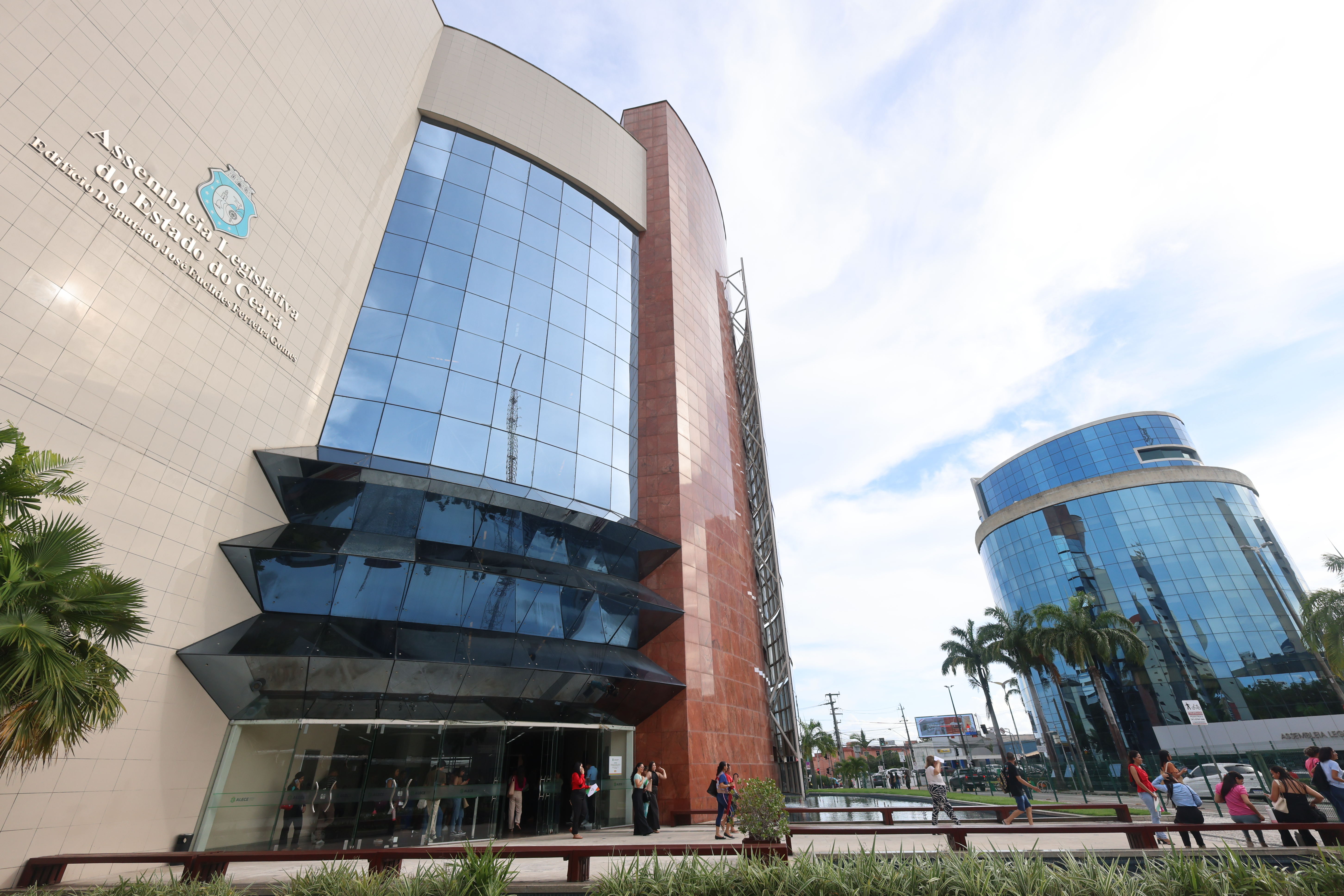 Fachada do Edifício Deputado José Euclides Ferreira Gomes (Anexo II da Alece), onde fica localizada a Unipace