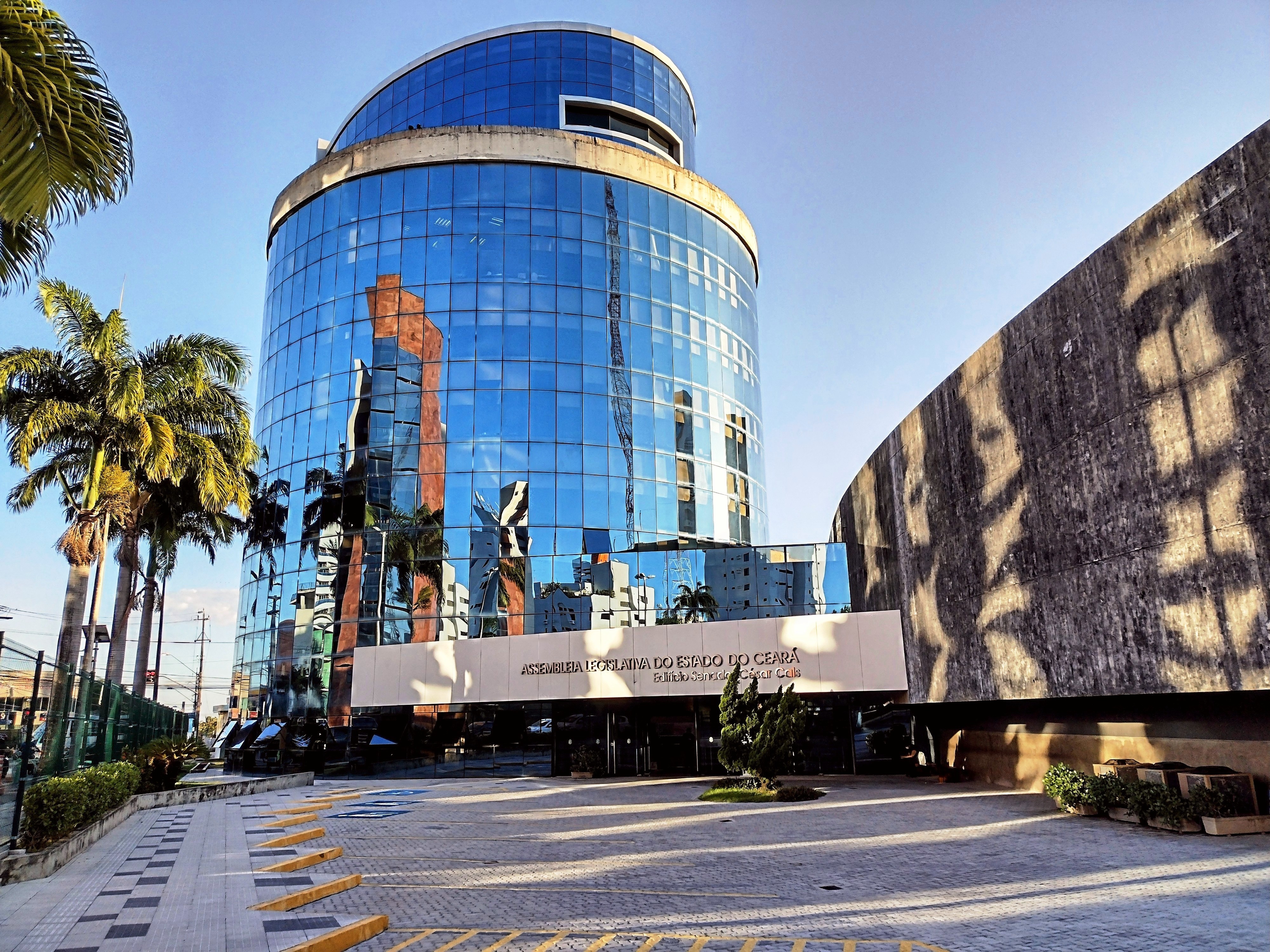 Fachada do Edifício Senador César Cals (Anexo I da Alece)