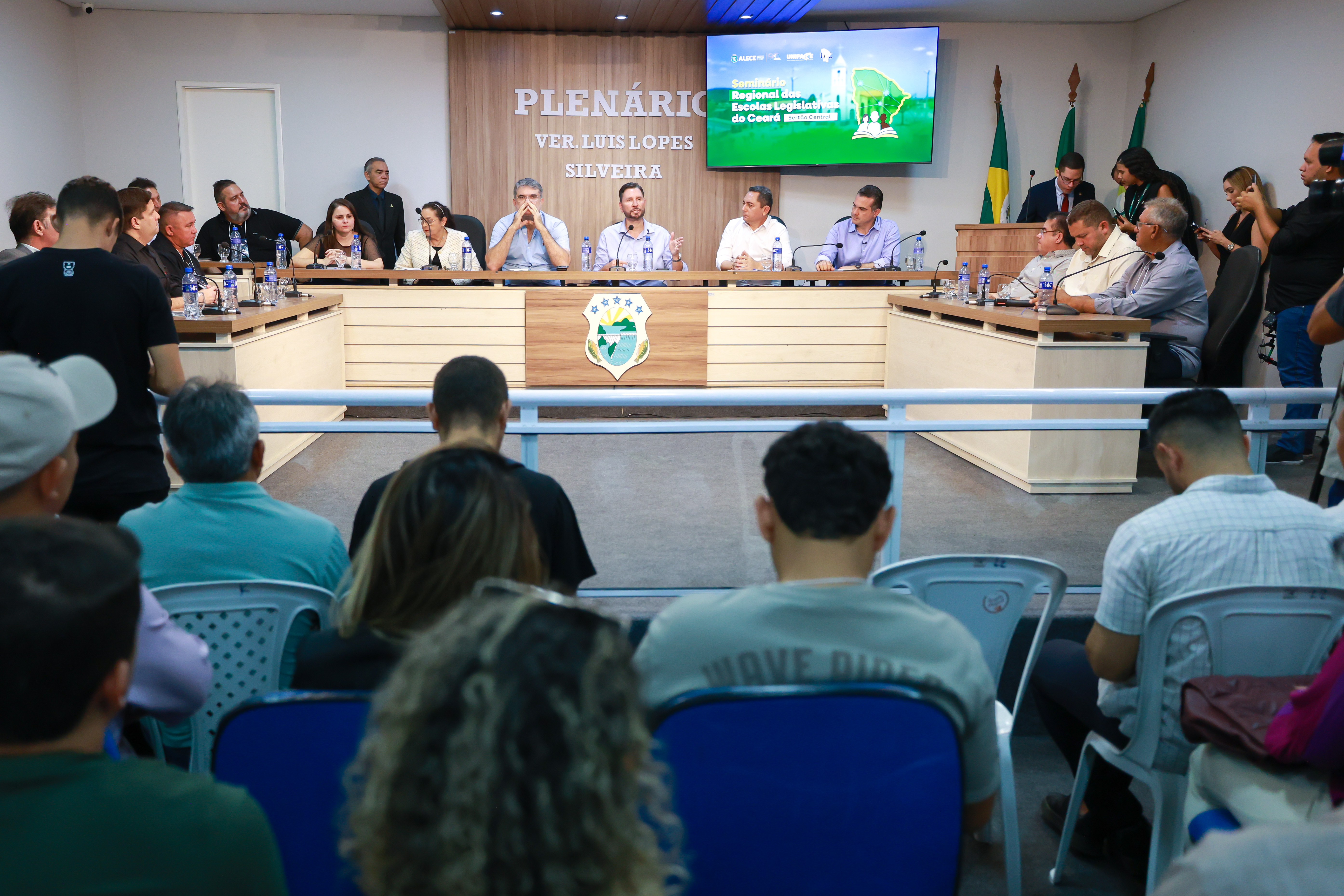 Seminário em Banabuiú reuniu representantes das escolas legislativas do sertão central