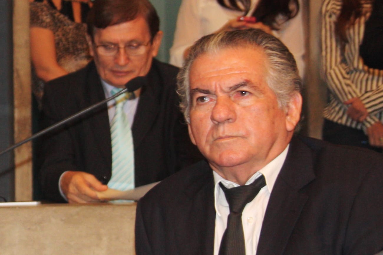 Alece celebra os 80 anos do ex-deputado estadual Rogério Aguiar nesta quarta