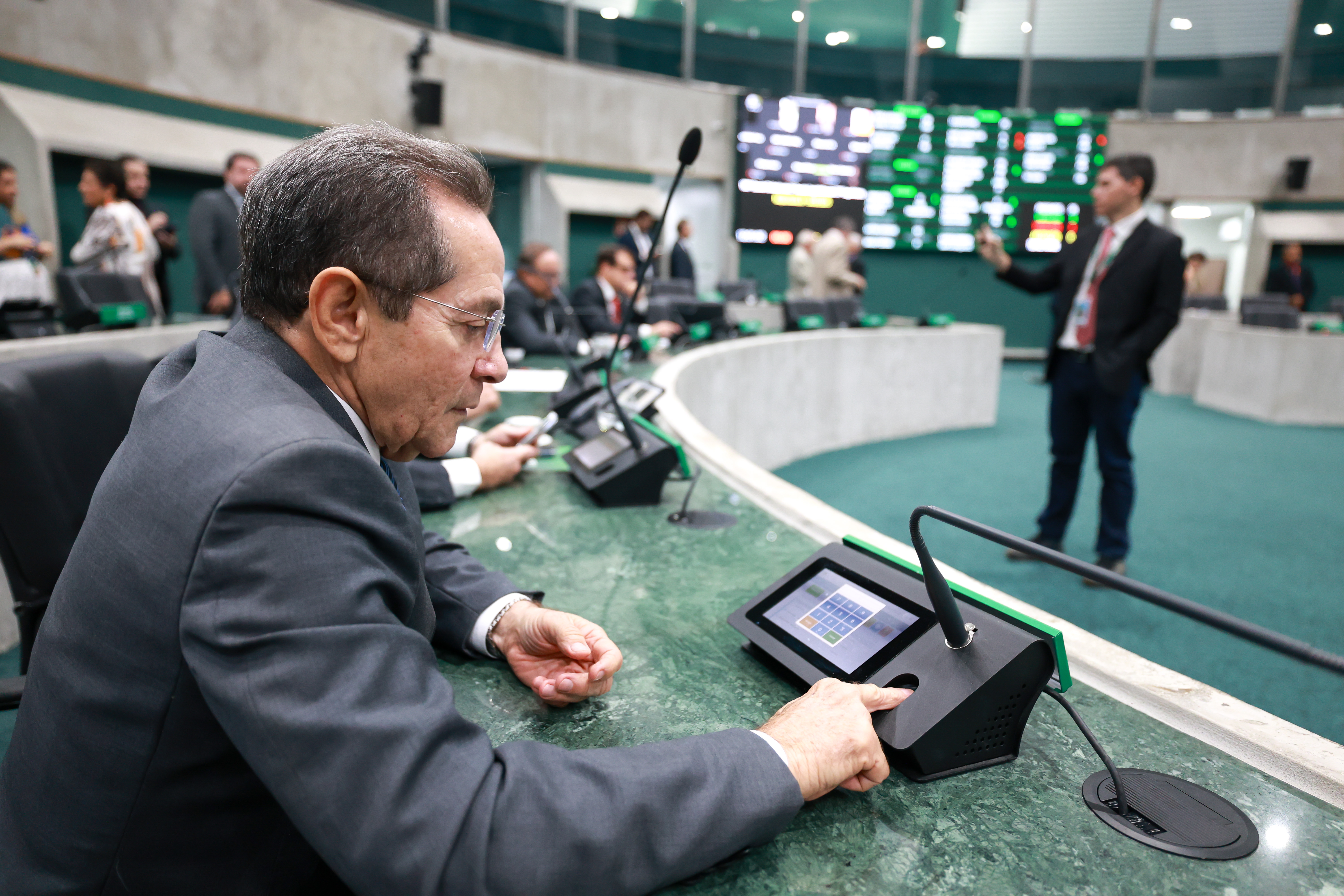 Votação ocorreu durante a sessão plenária desta terça-feira (04/11)