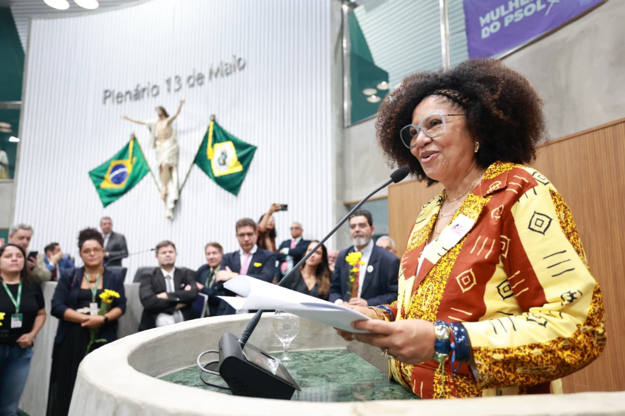 Deputada empossada Professora Zuleide (Psol)