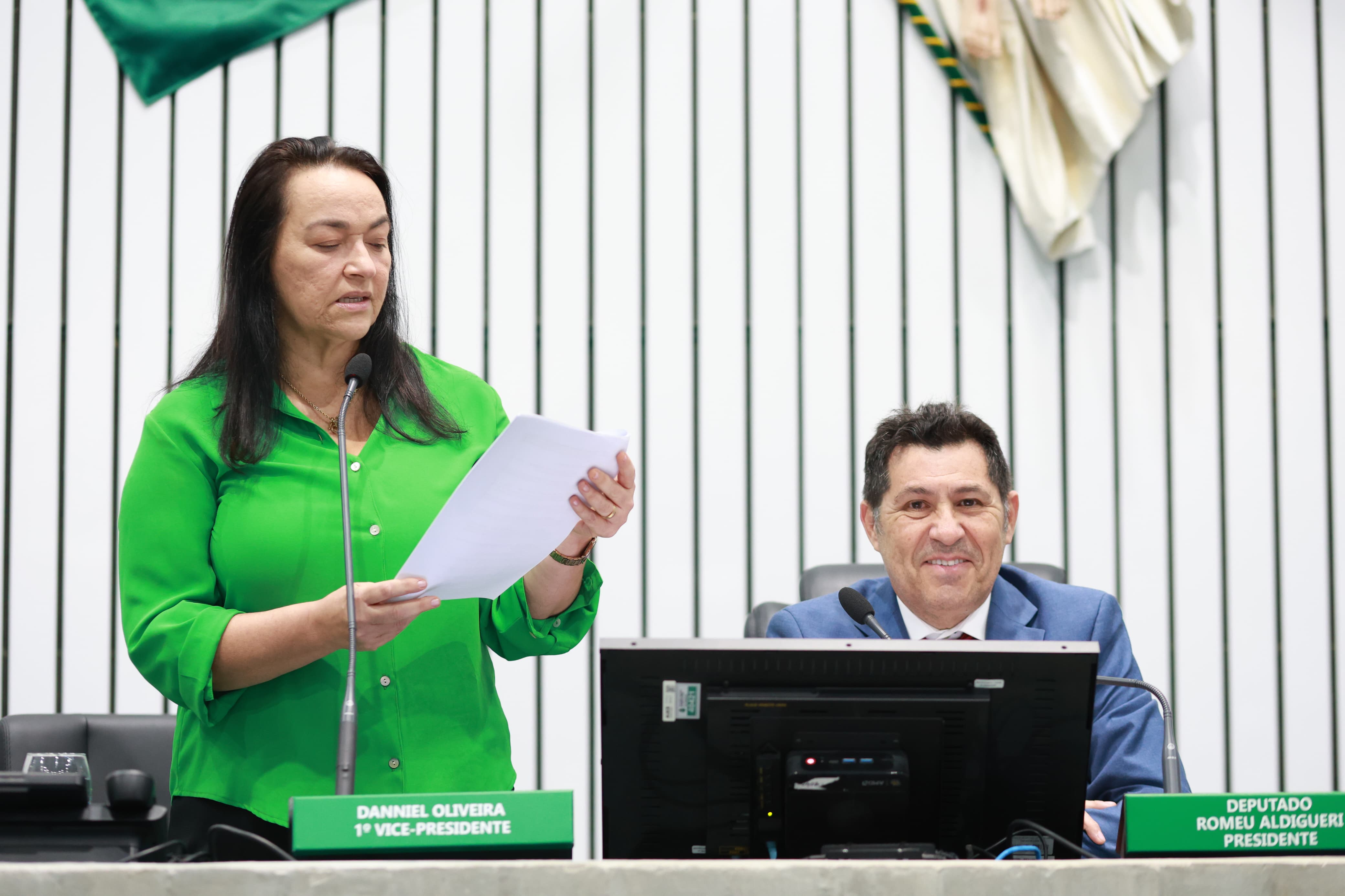 A leitura das matérias foi realizada pela deputada Dra. Silvana (PL)