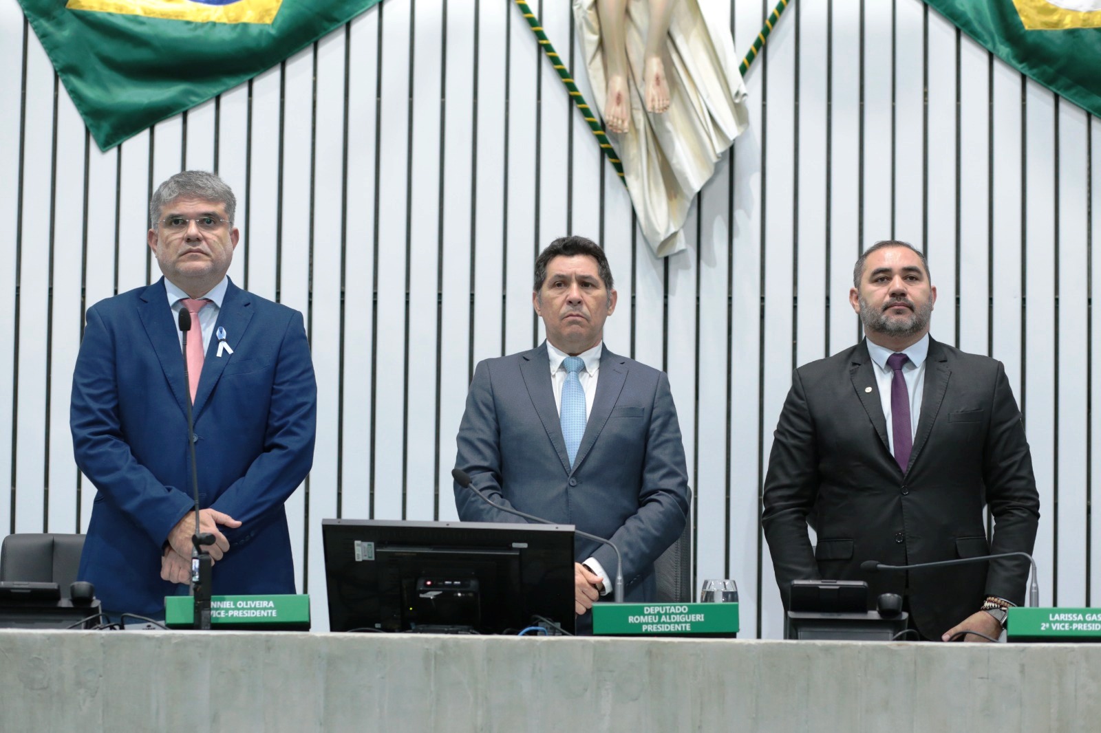 Parlamentarem lamentam a morte do ex-deputado e prestam um minuto de silêncio